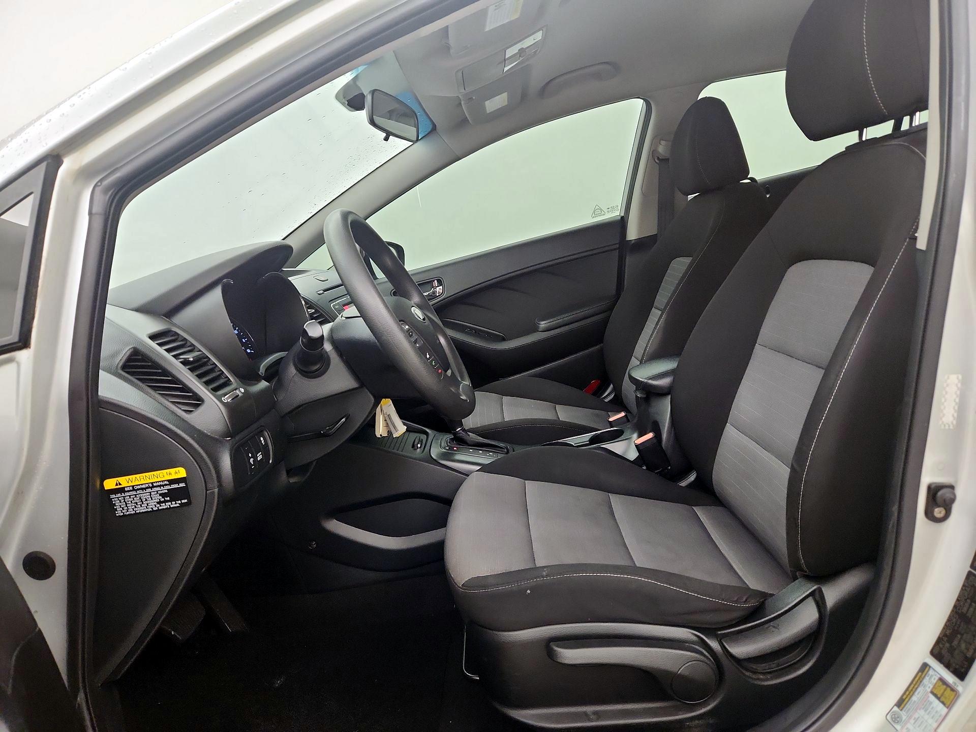 Thumbnail: 2016 Kia Forte - 11