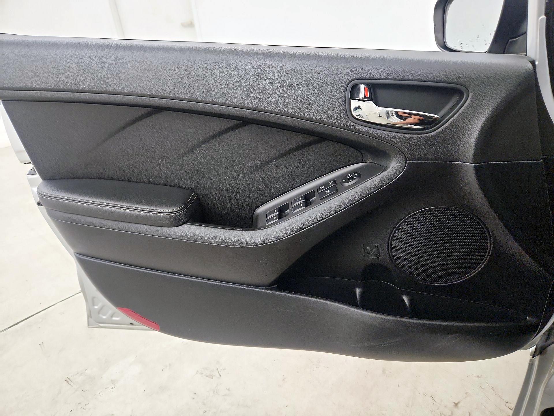 Thumbnail: 2016 Kia Forte - 12