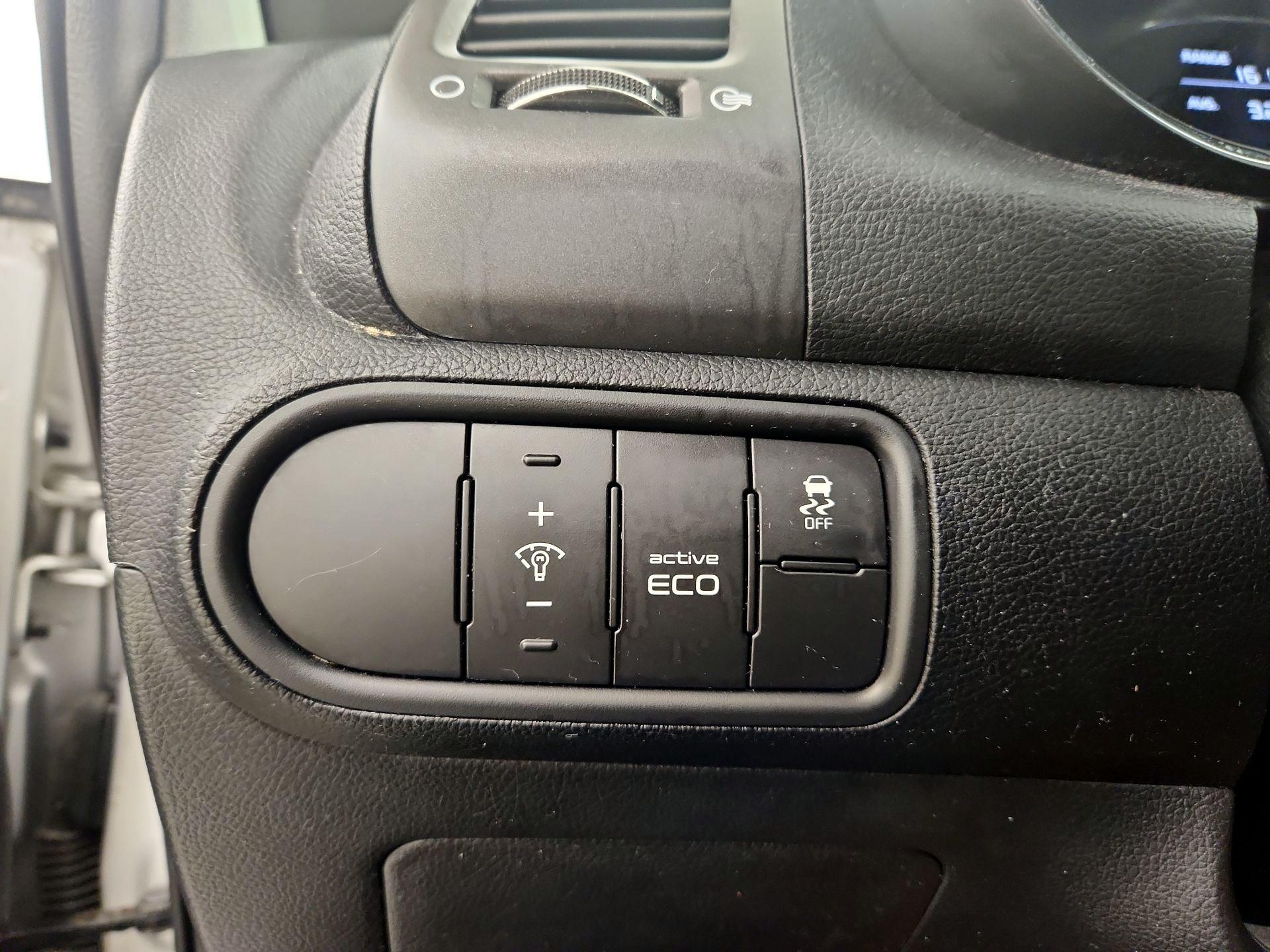 Thumbnail: 2016 Kia Forte - 13