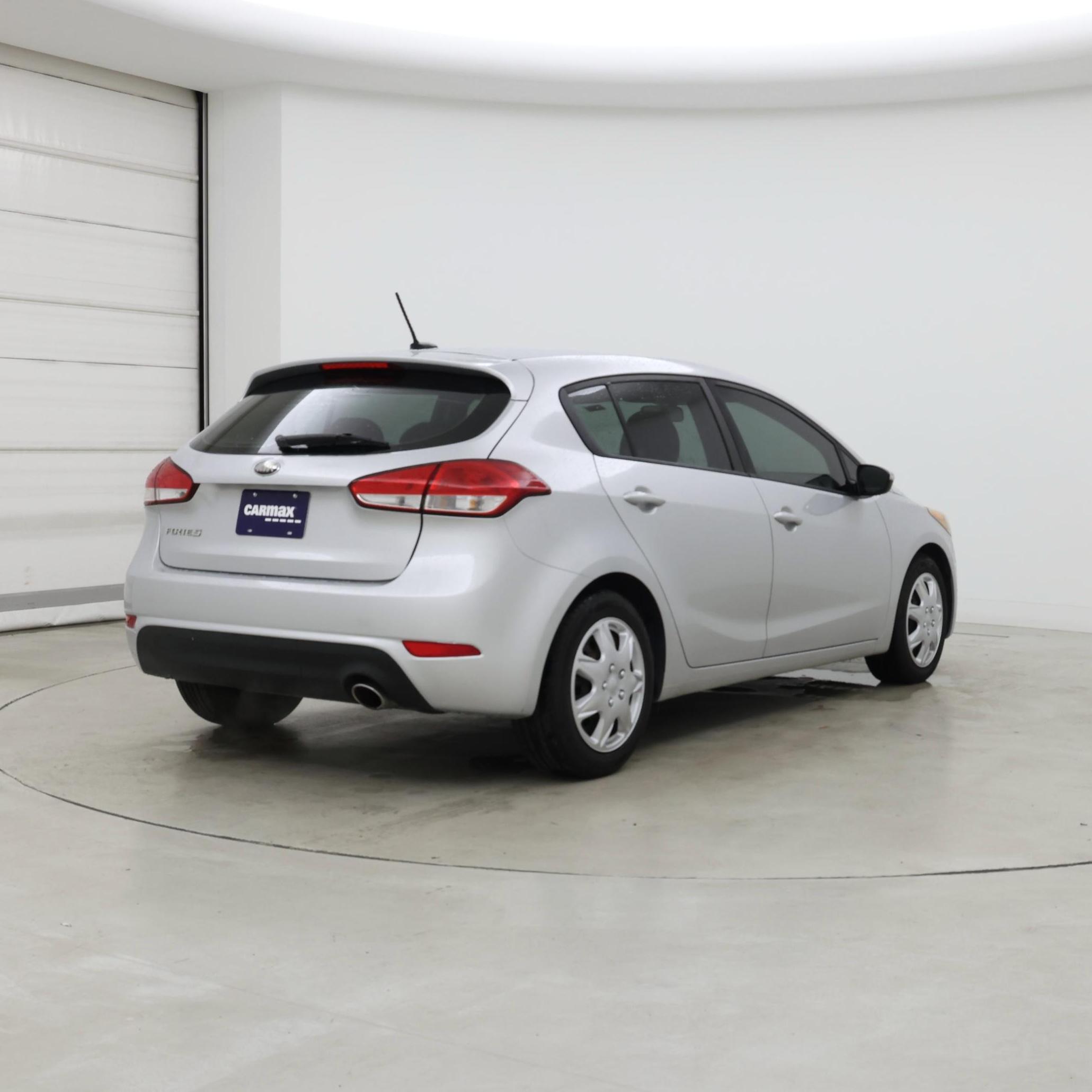 Thumbnail: 2016 Kia Forte - 8