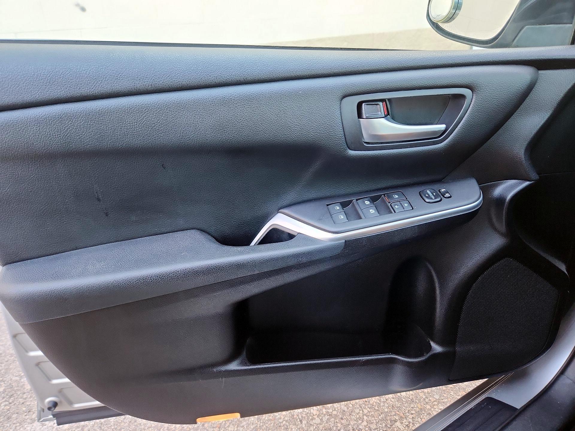 Thumbnail: 2016 Toyota Camry - 10