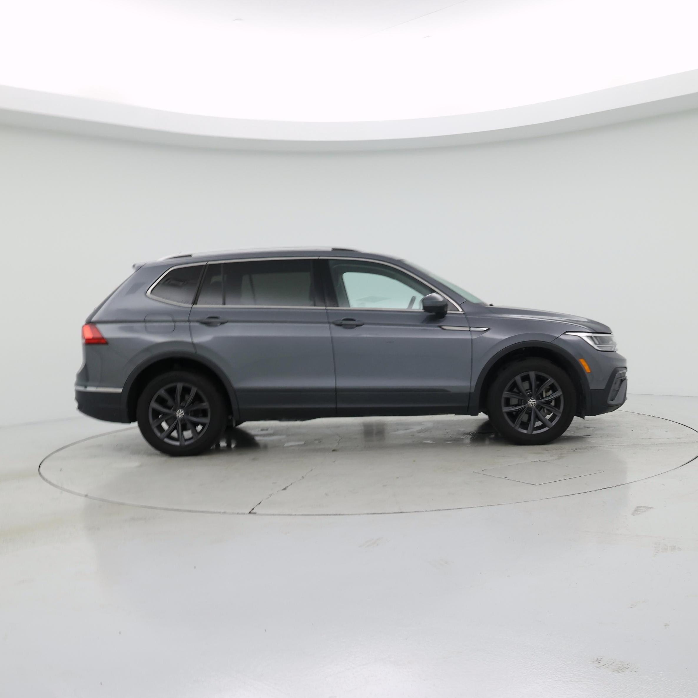 Thumbnail: 2022 Volkswagen Tiguan - 7