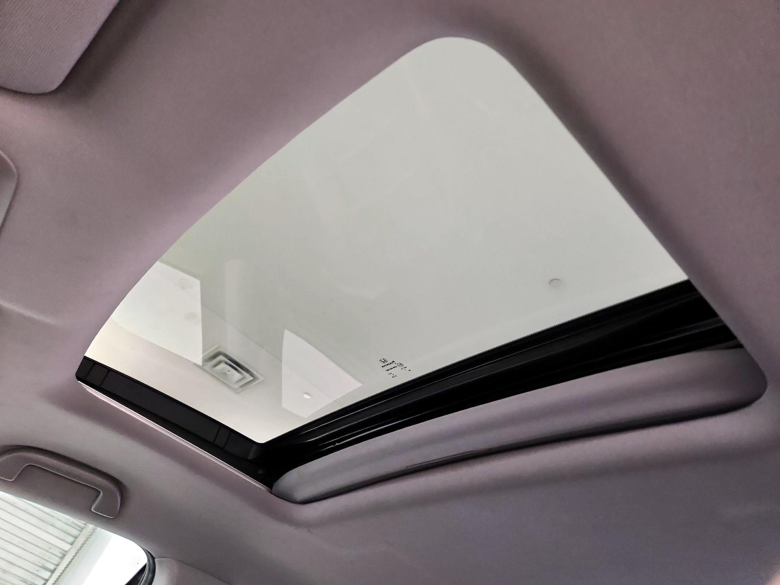 Sunroof(s) & Overhead Airbags