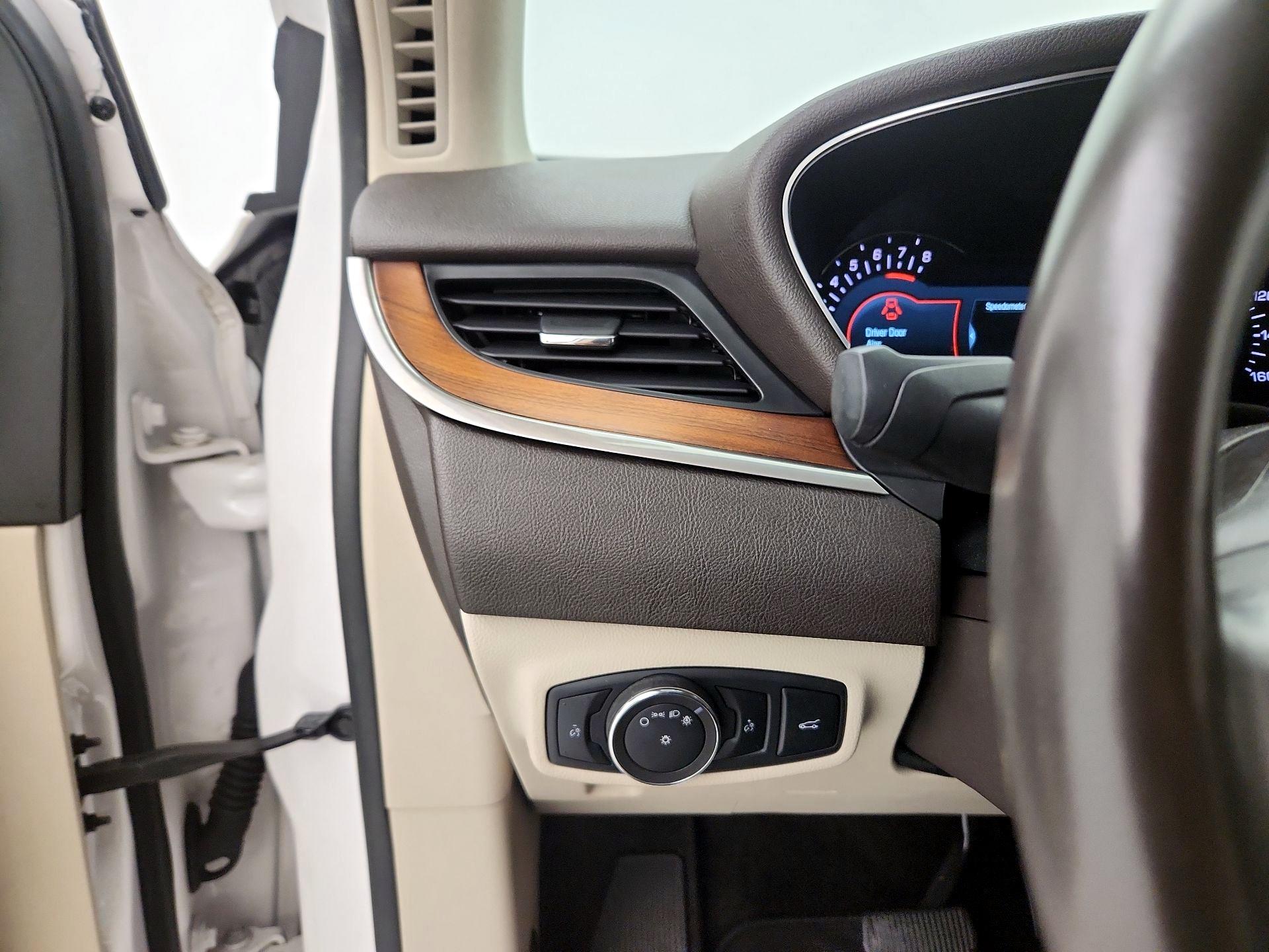 Thumbnail: 2017 Lincoln MKC - 13