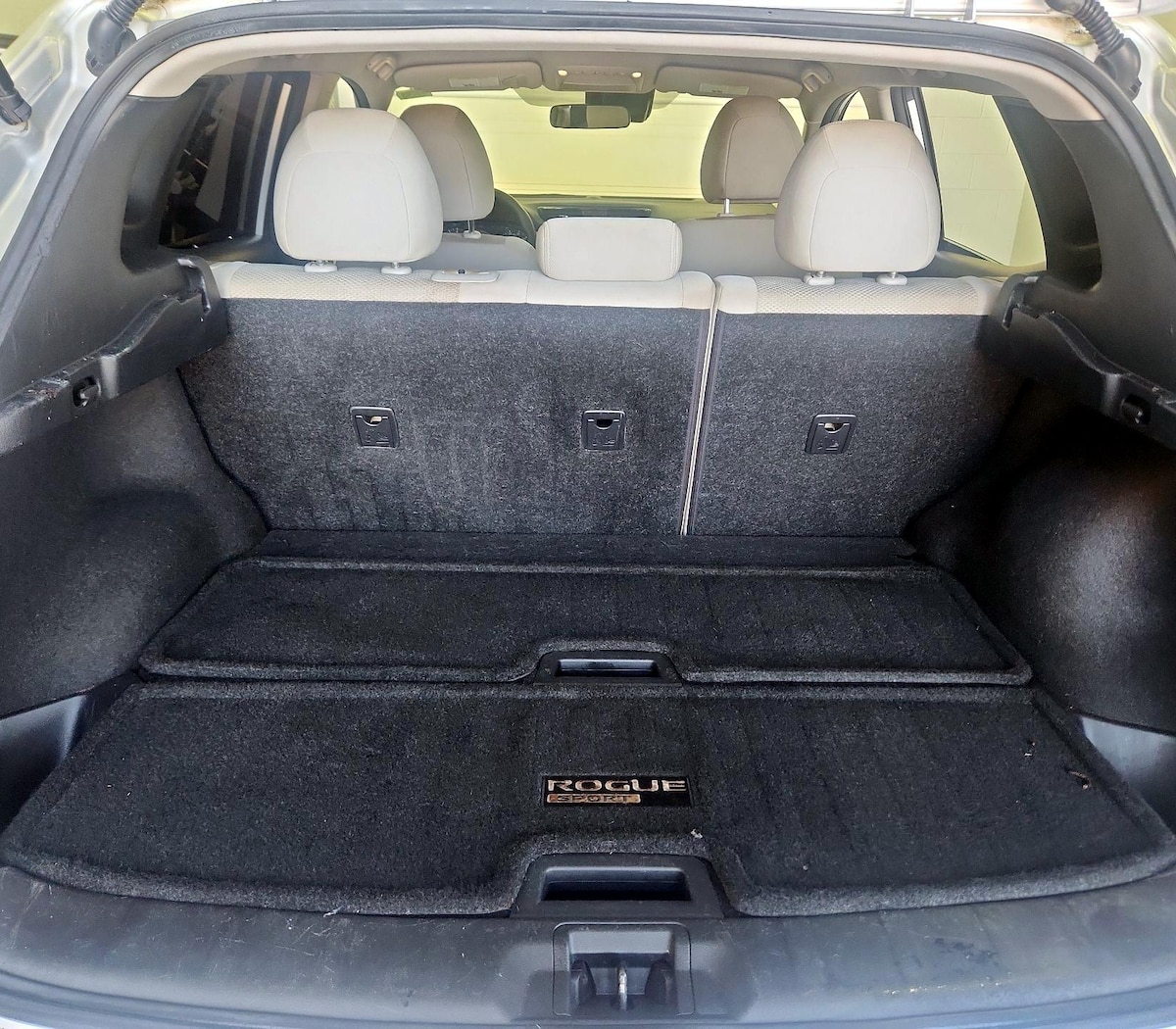 Trunk/Cargo (Seats Up)