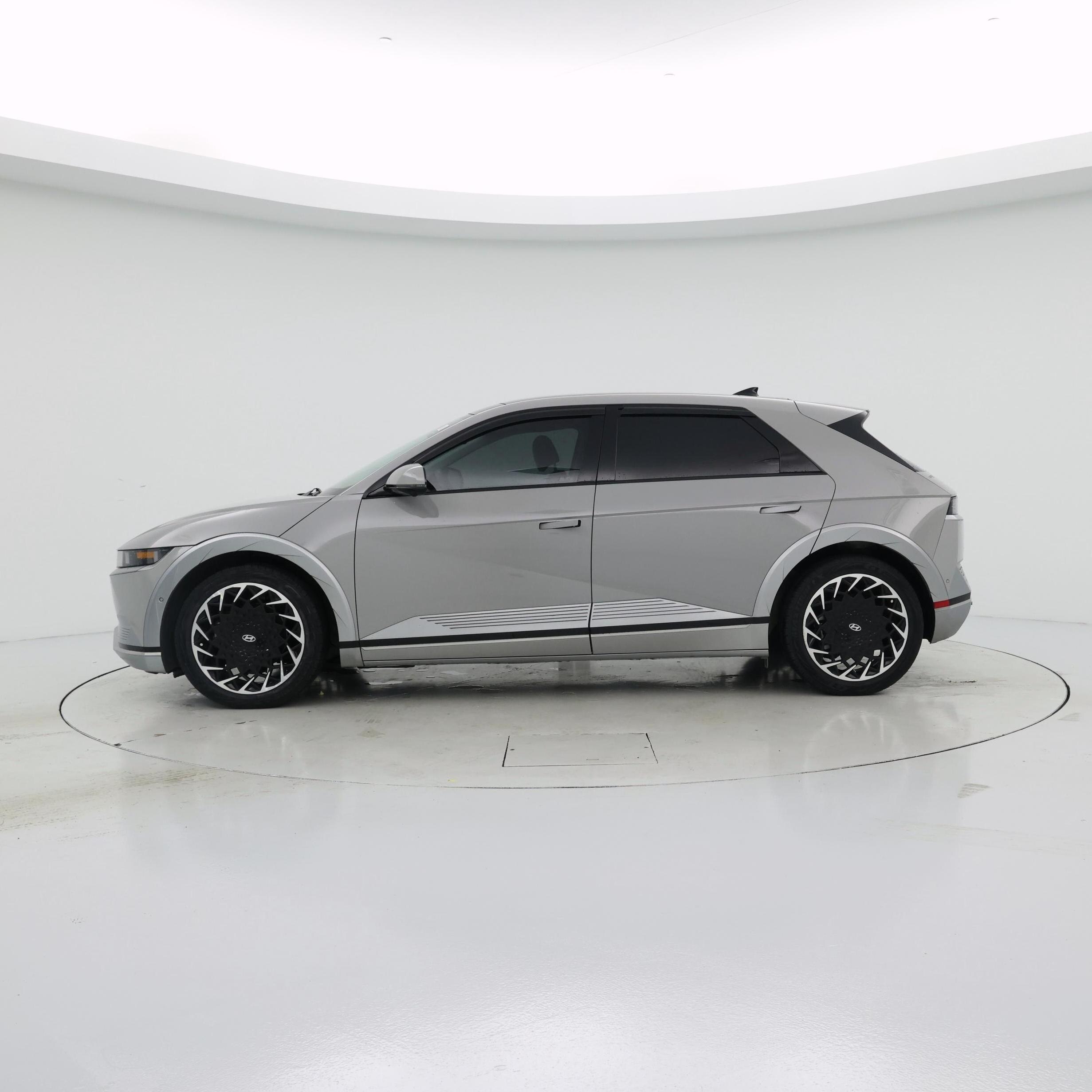 Thumbnail: 2023 Hyundai Ioniq 5 - 3