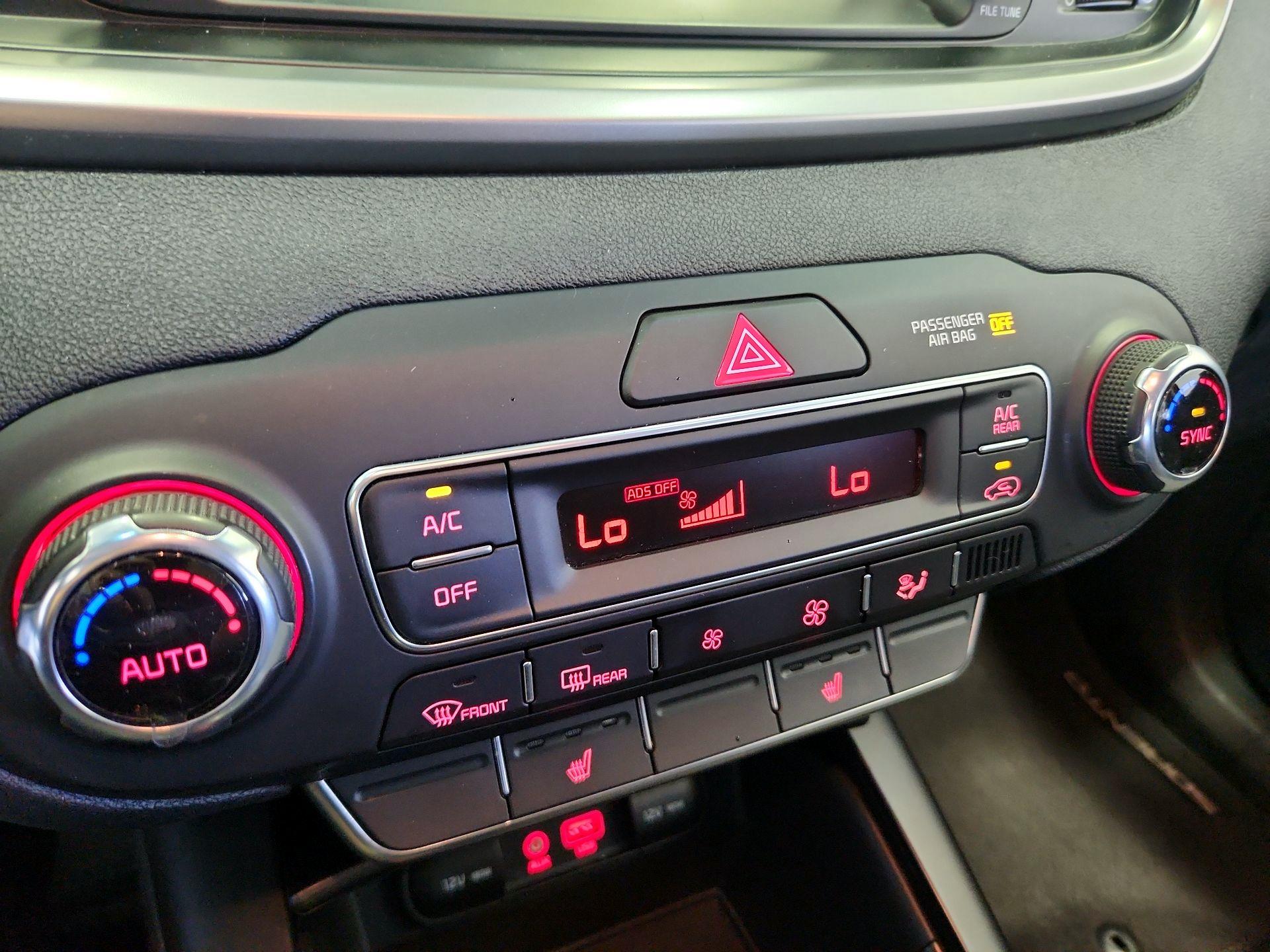Thumbnail: 2019 Kia Sorento - 16