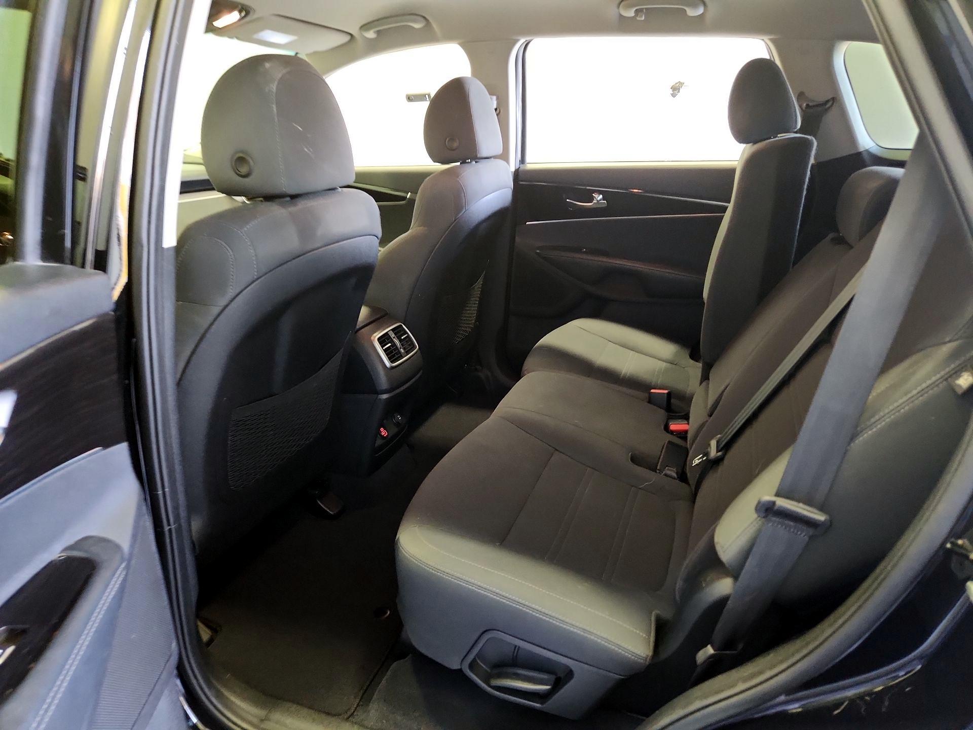 Thumbnail: 2019 Kia Sorento - 19