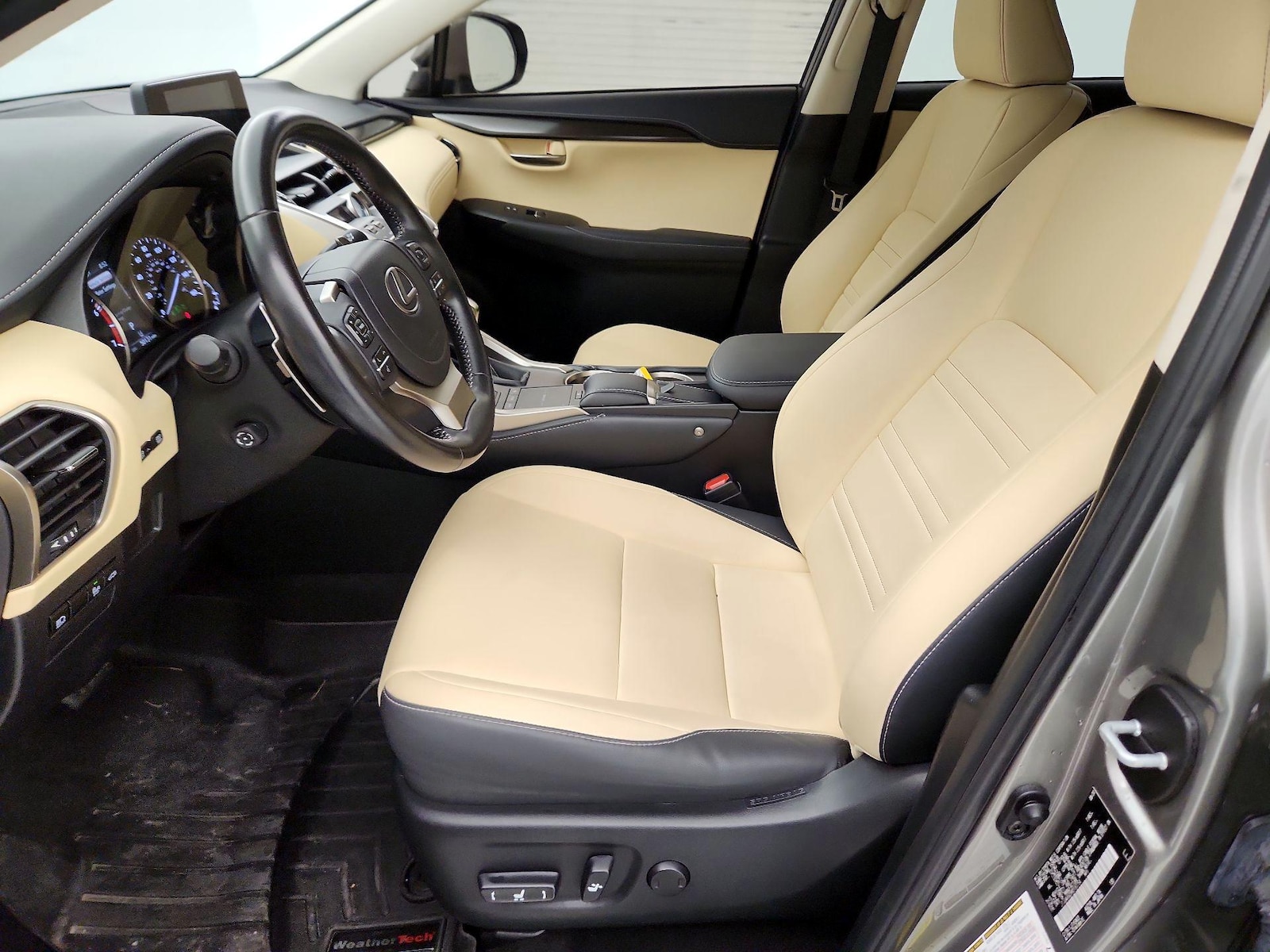 2021 Lexus NX 300 - Photo 12