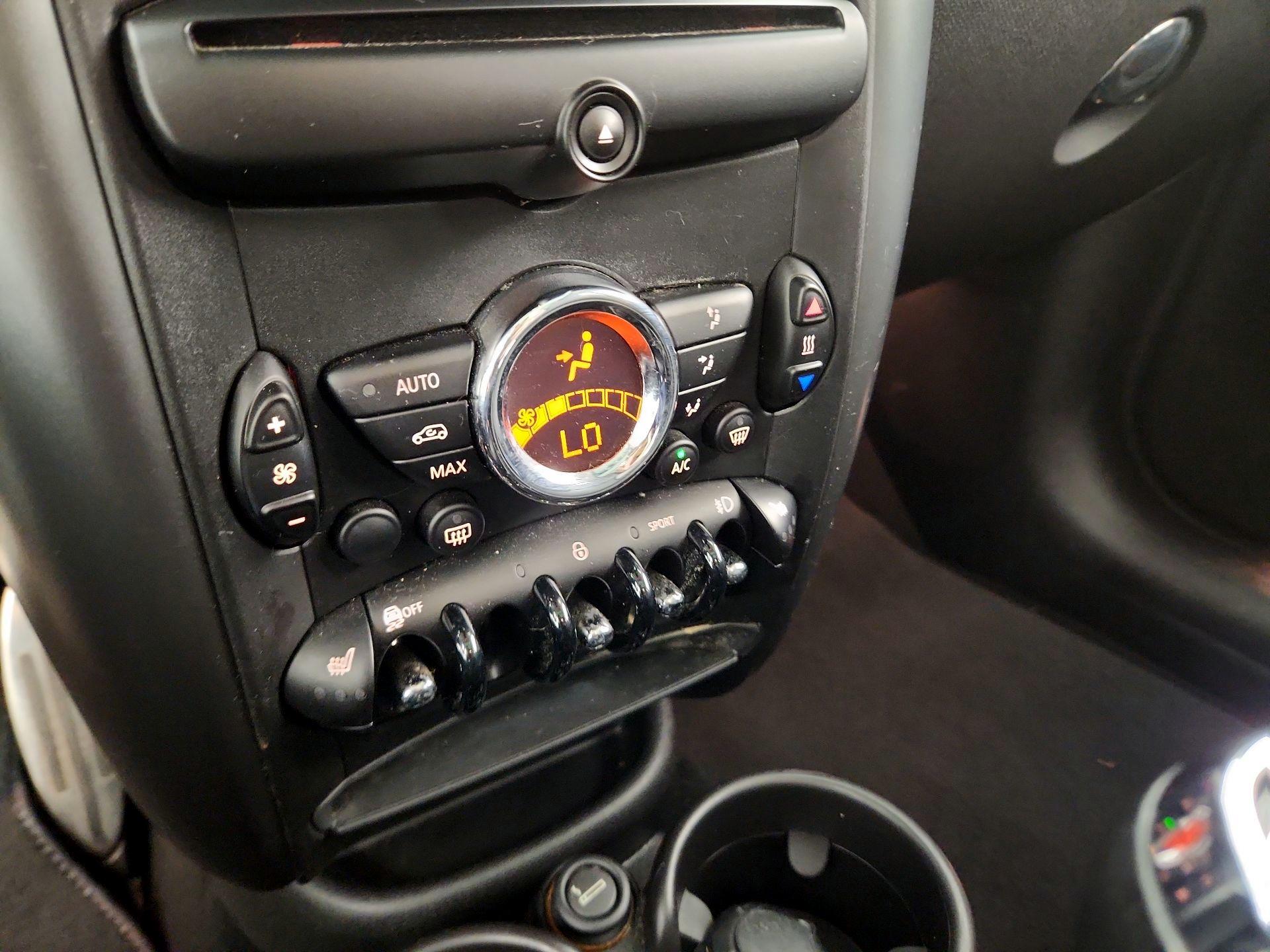 Thumbnail: 2015 MINI Cooper Countryman - 15