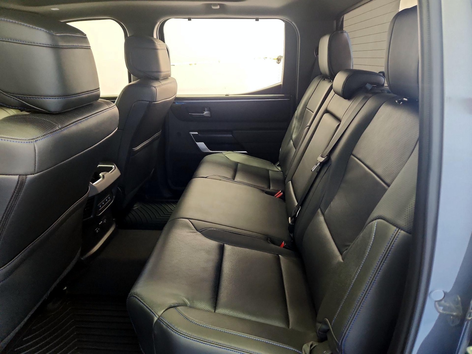 Rear A/C Seat(s)