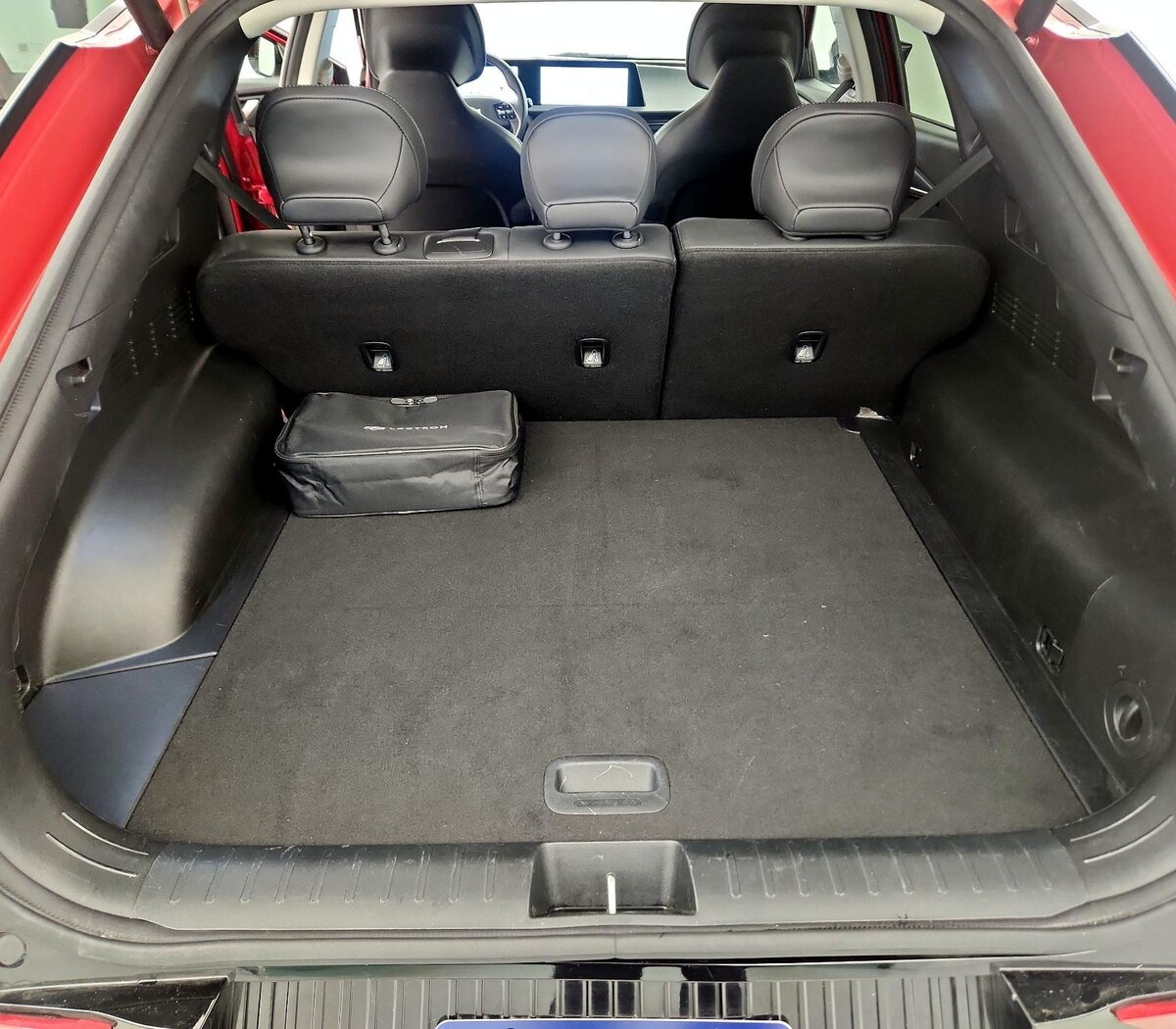 Trunk/Cargo (Seats Up)