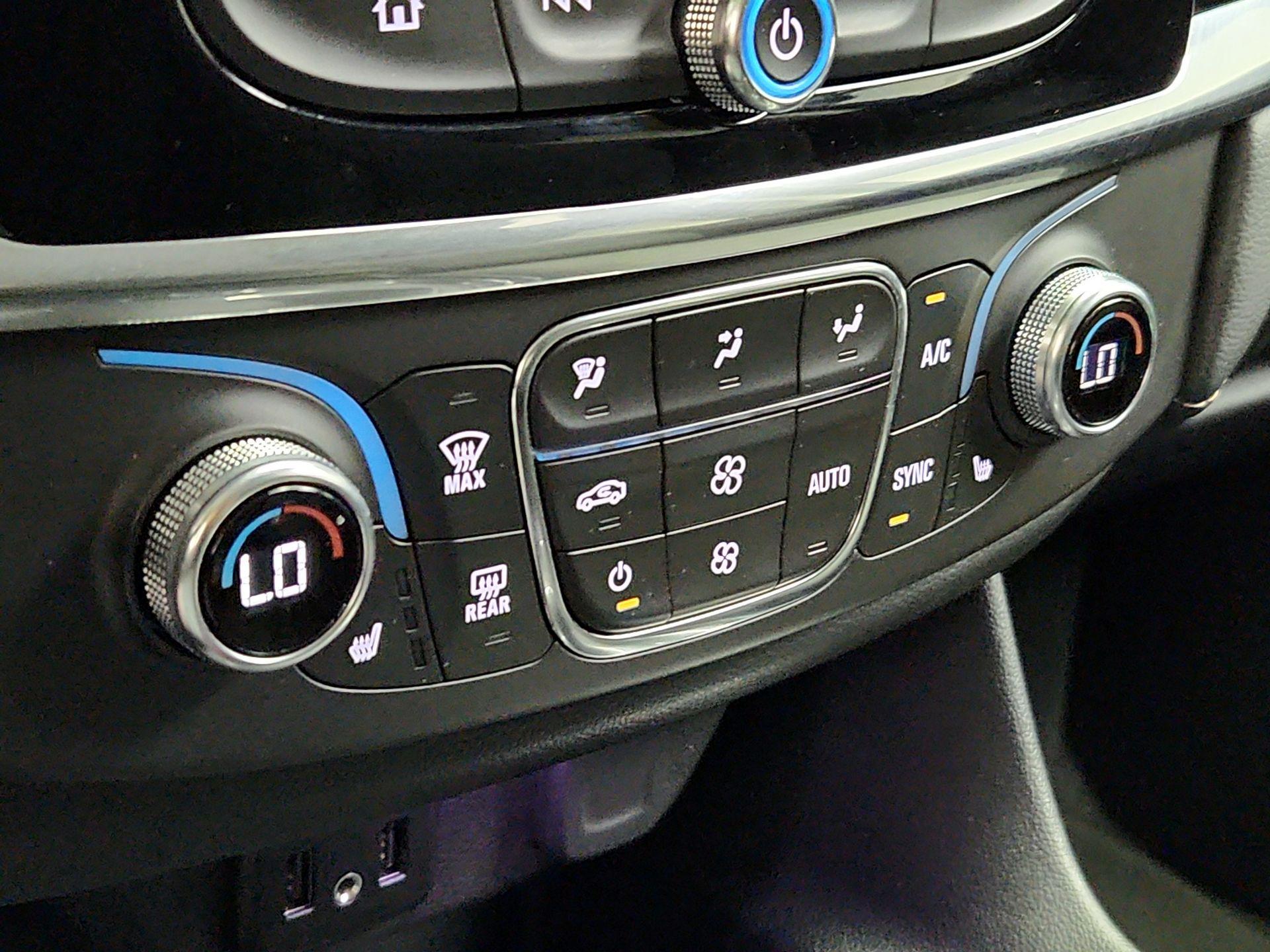 Thumbnail: 2021 Chevrolet Traverse - 16