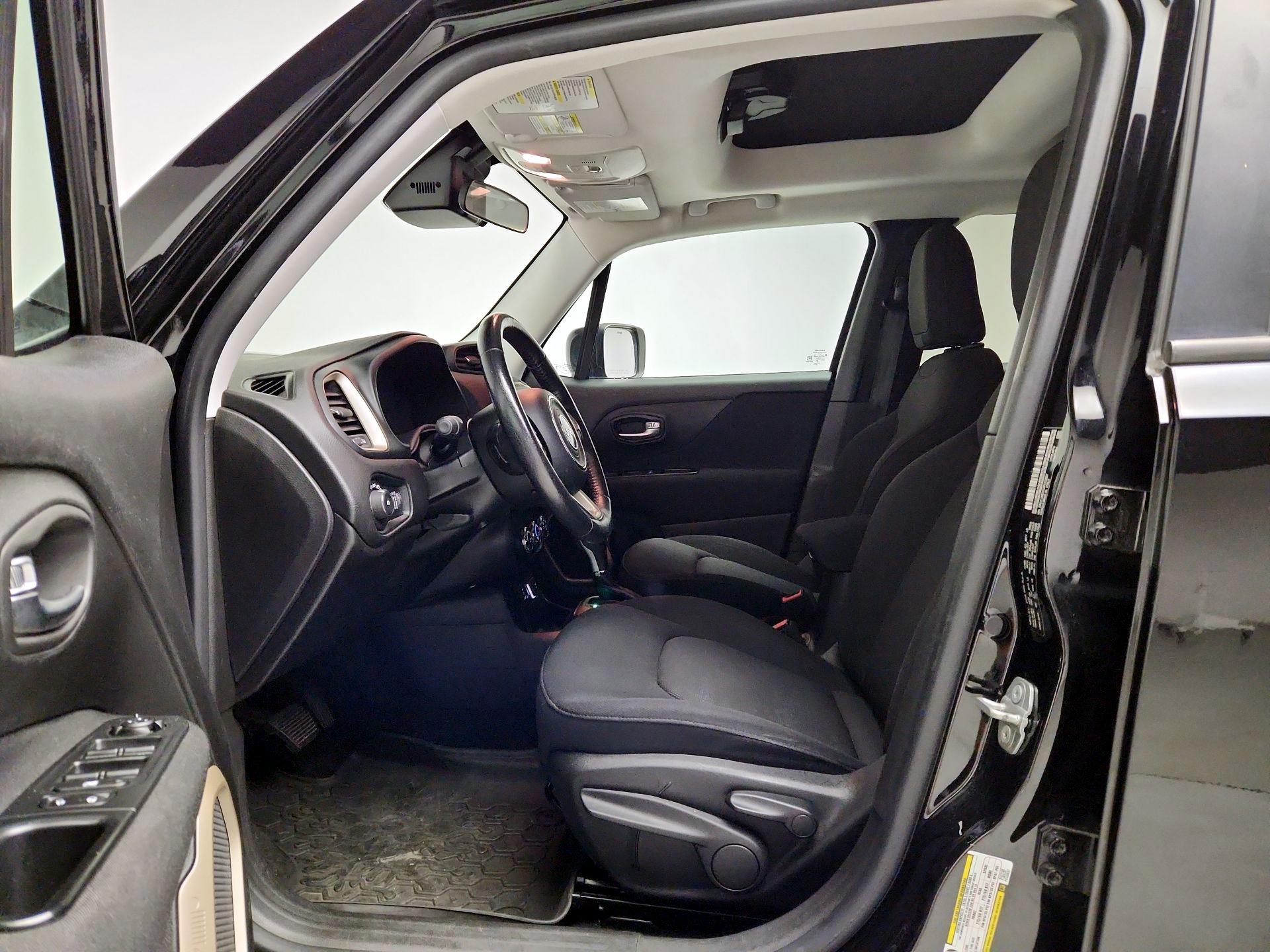 Thumbnail: 2016 Jeep Renegade - 11