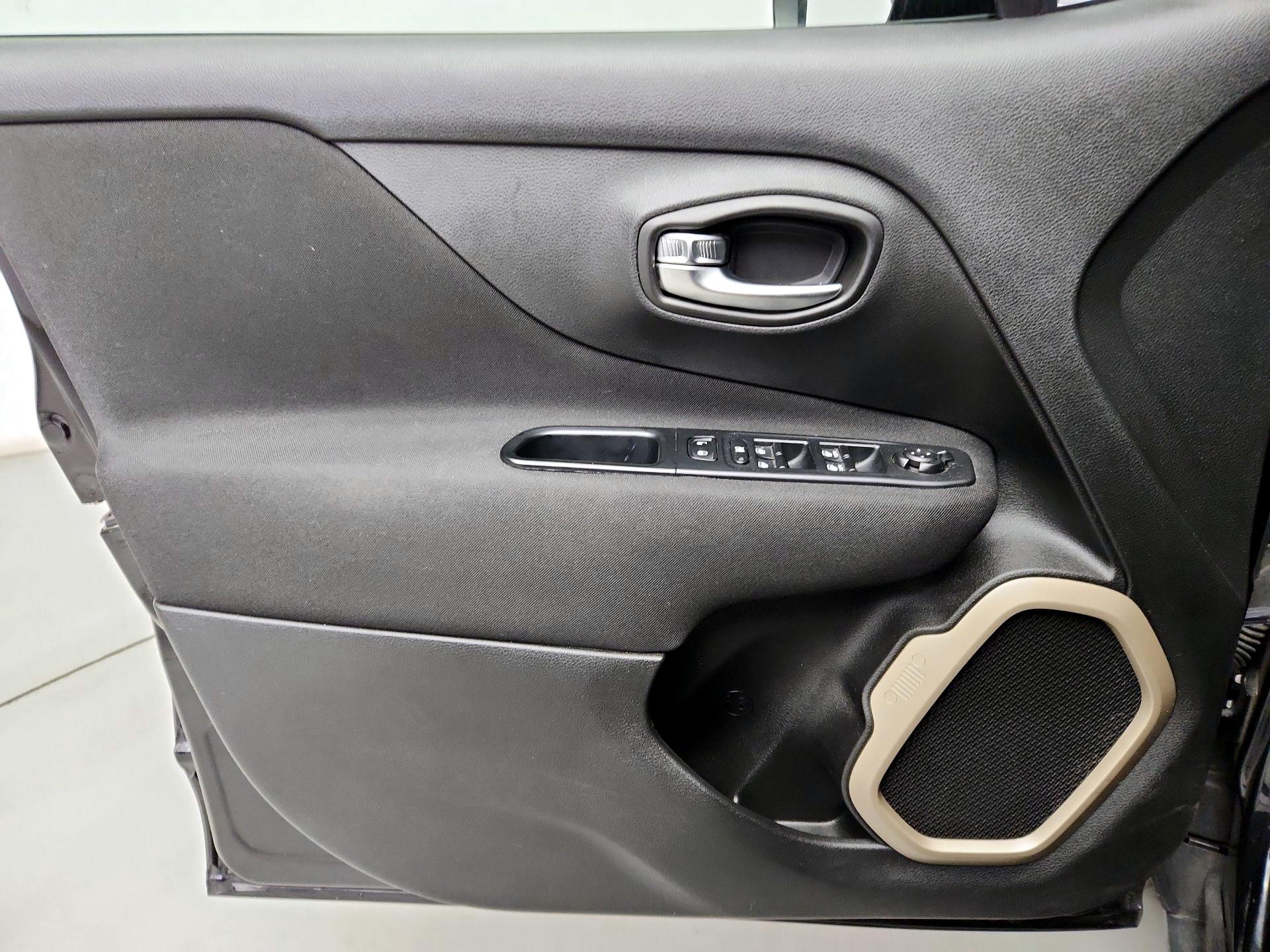 Thumbnail: 2016 Jeep Renegade - 12