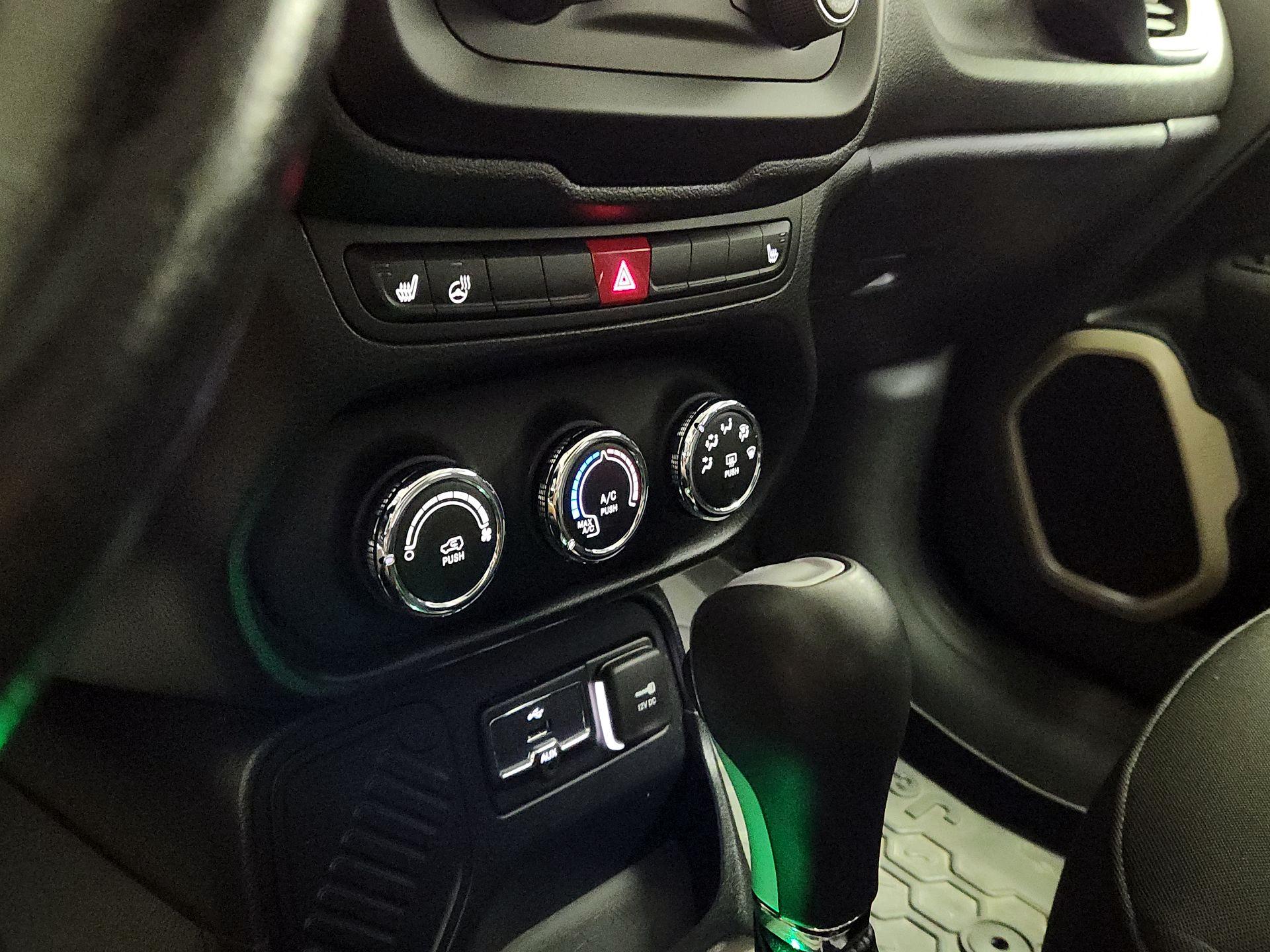 Thumbnail: 2016 Jeep Renegade - 16