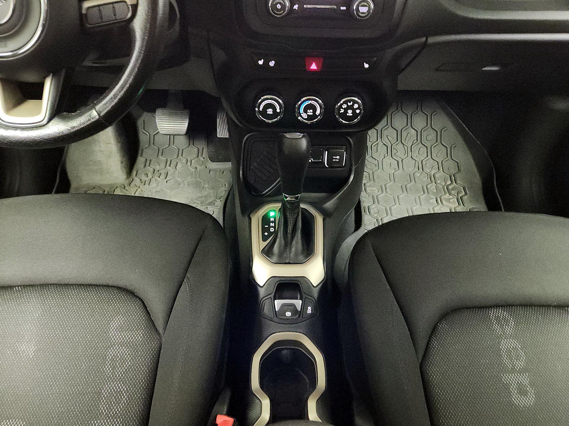 Thumbnail: 2016 Jeep Renegade - 17