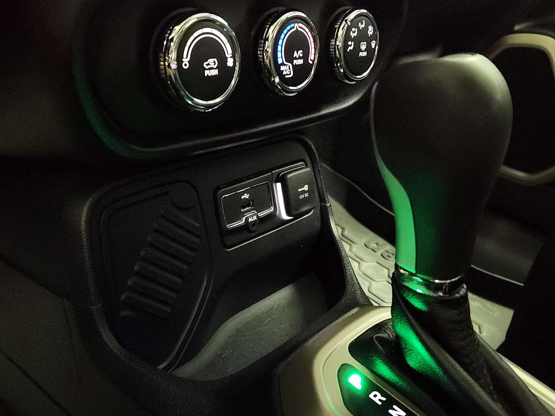 Thumbnail: 2016 Jeep Renegade - 18