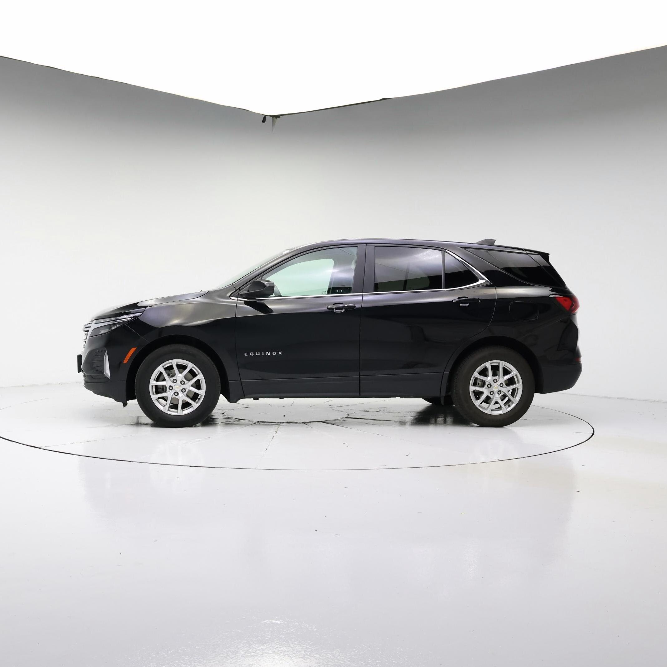 Thumbnail: 2022 Chevrolet Equinox - 3