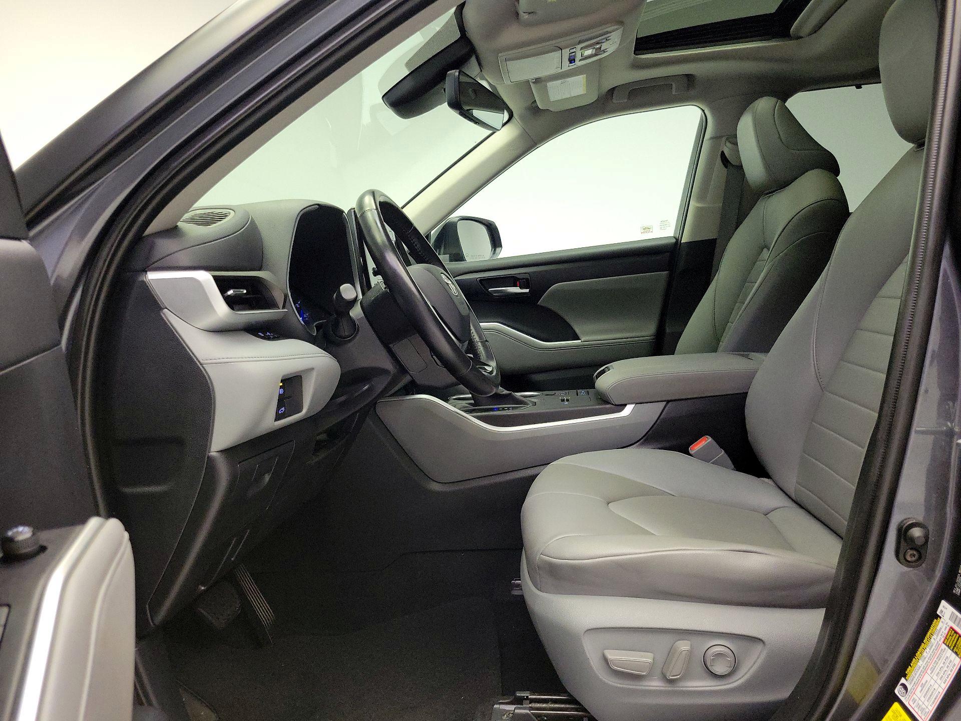 Thumbnail: 2020 Toyota Highlander - 11