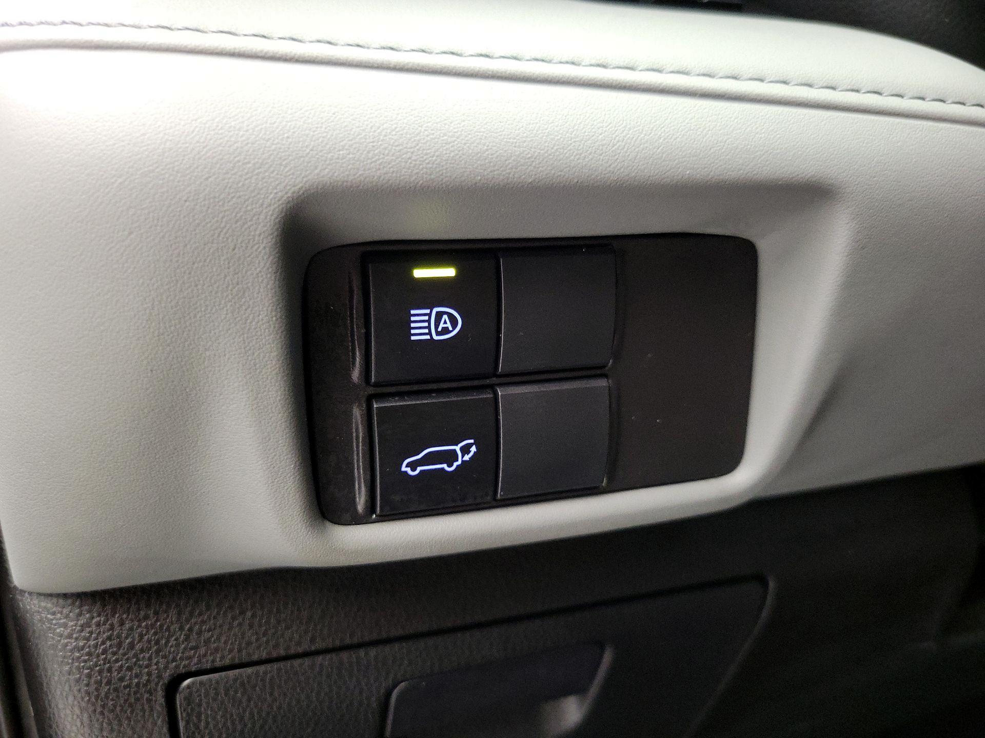 Thumbnail: 2020 Toyota Highlander - 13