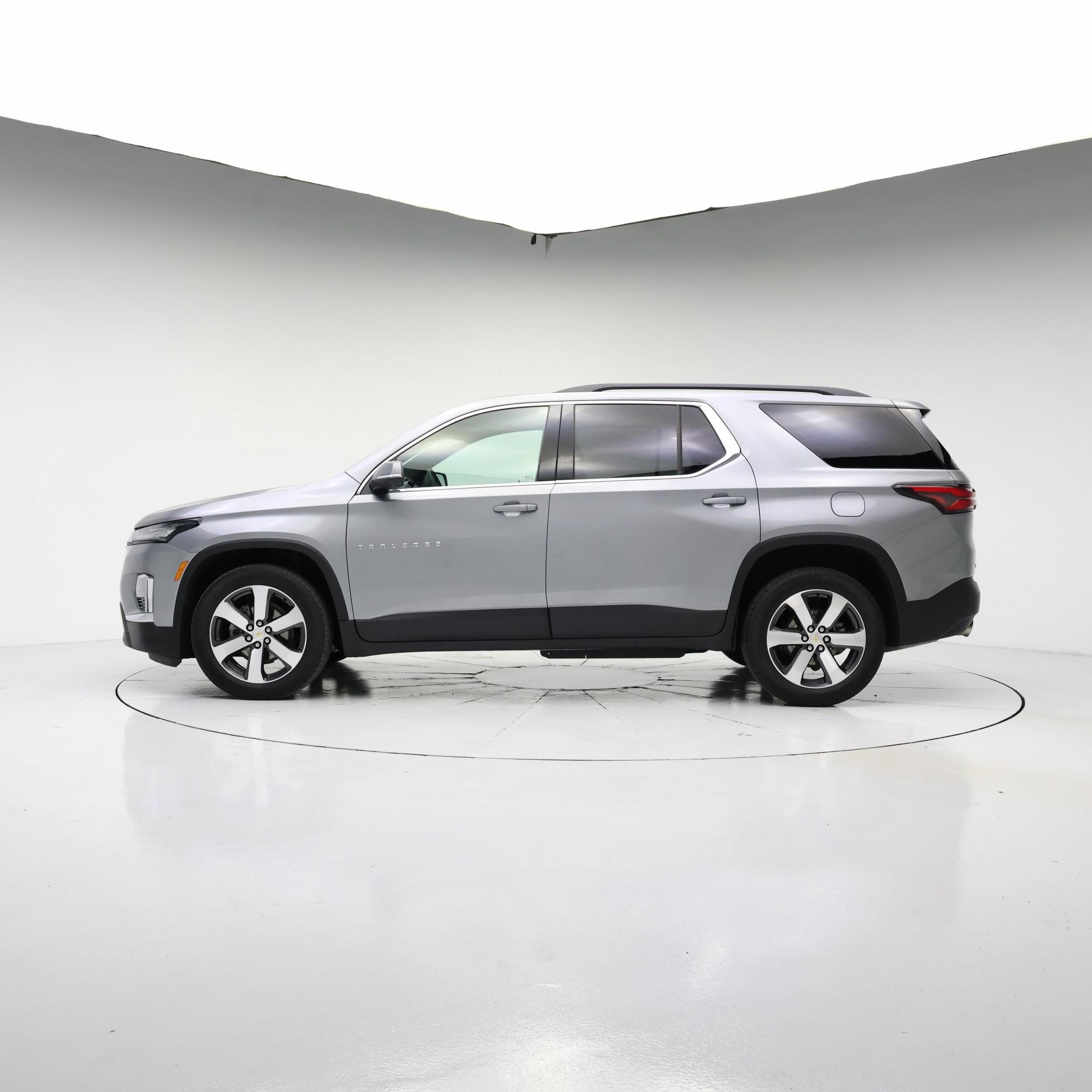 Thumbnail: 2023 Chevrolet Traverse - 3