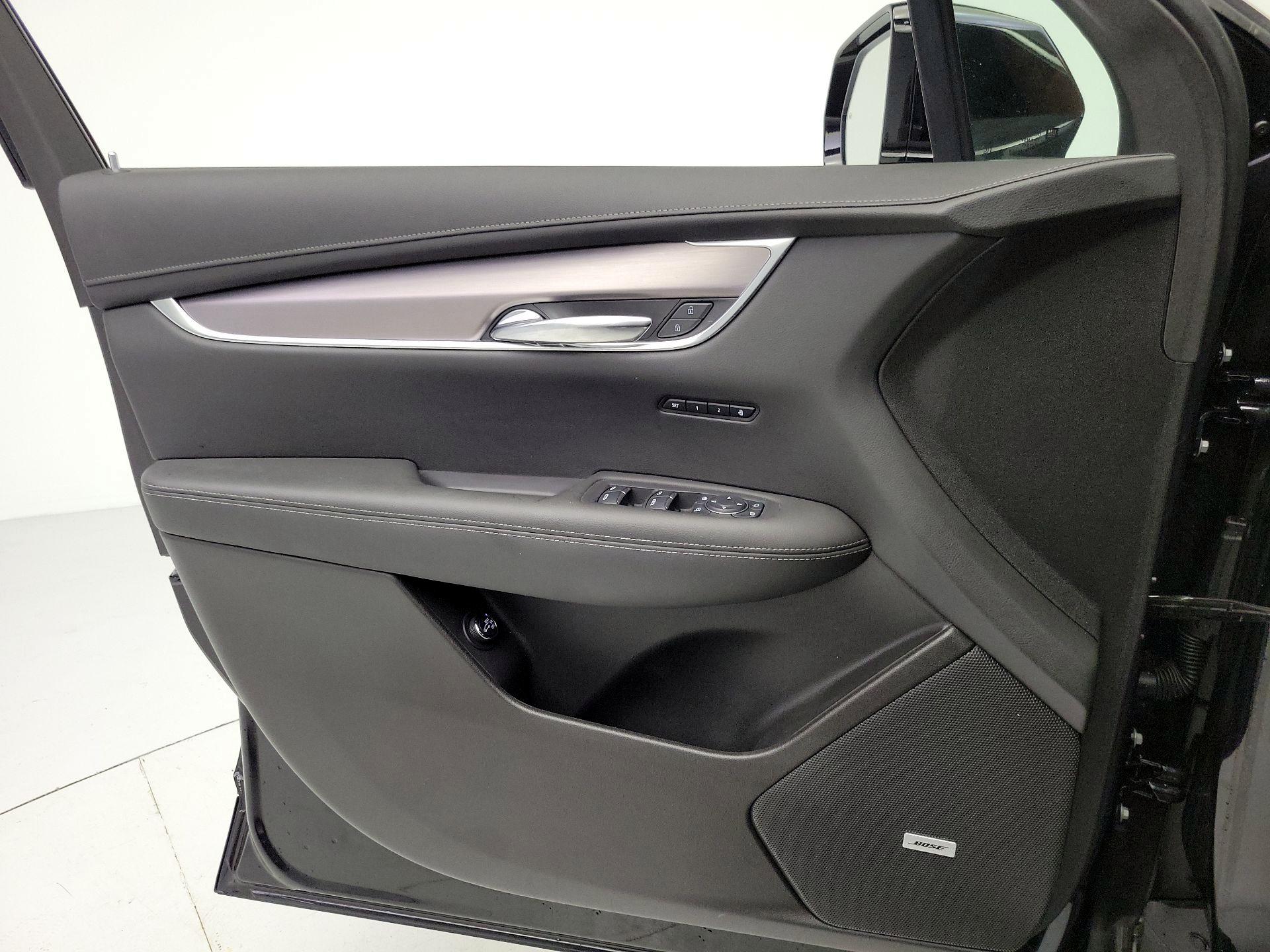 Thumbnail: 2024 Cadillac XT6 - 12
