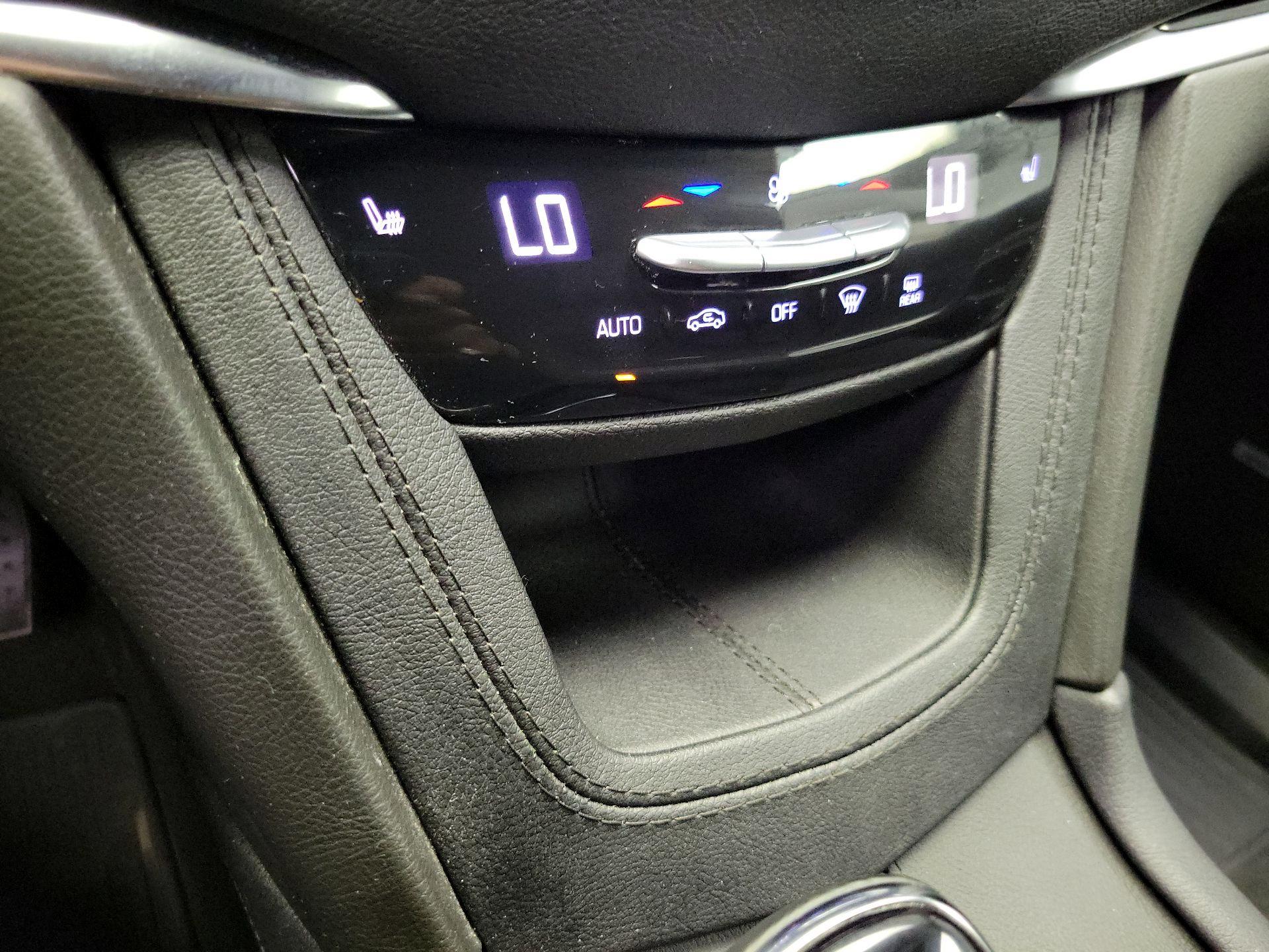 Thumbnail: 2024 Cadillac XT6 - 17