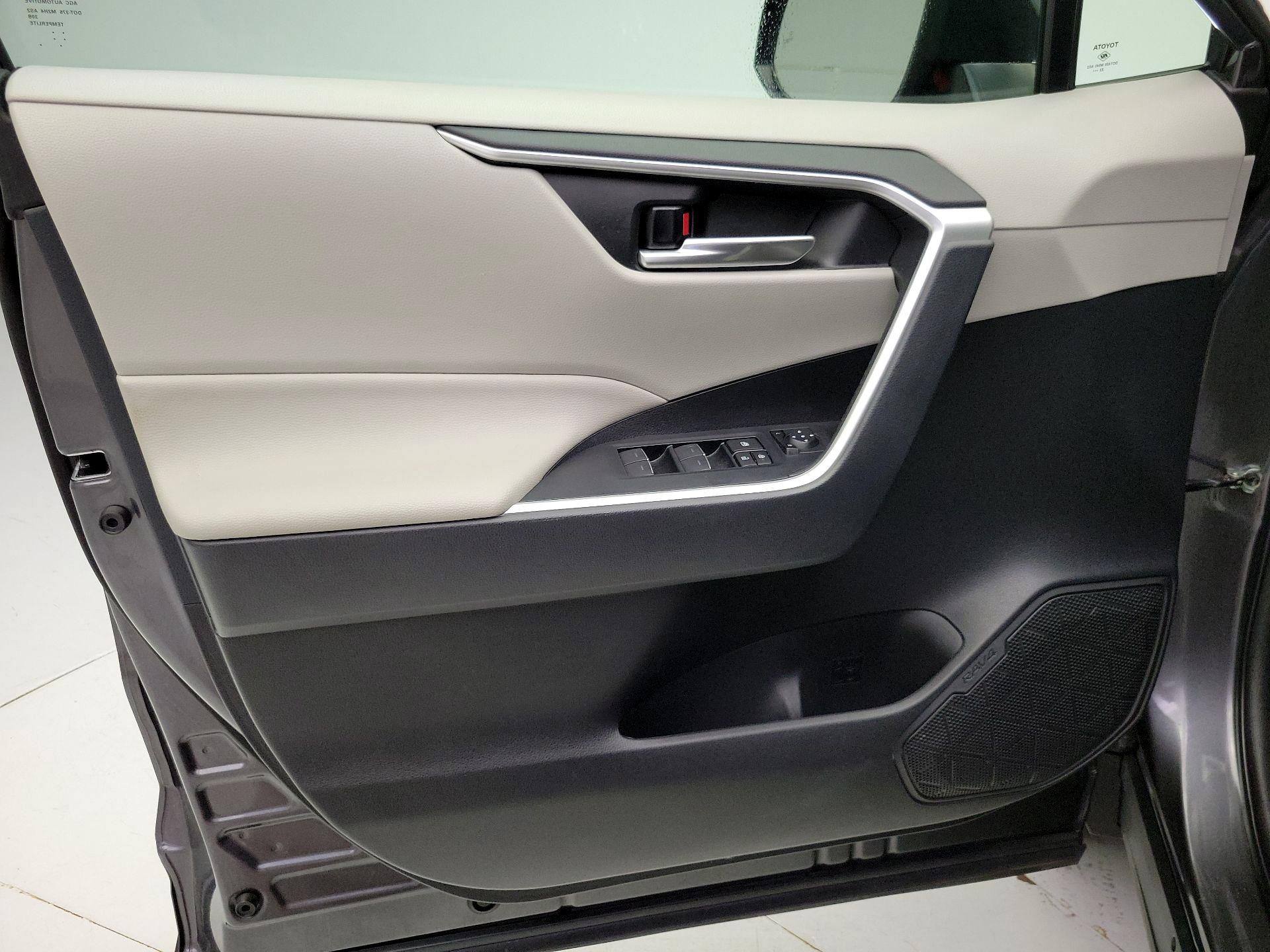 Thumbnail: 2023 Toyota RAV4 - 12