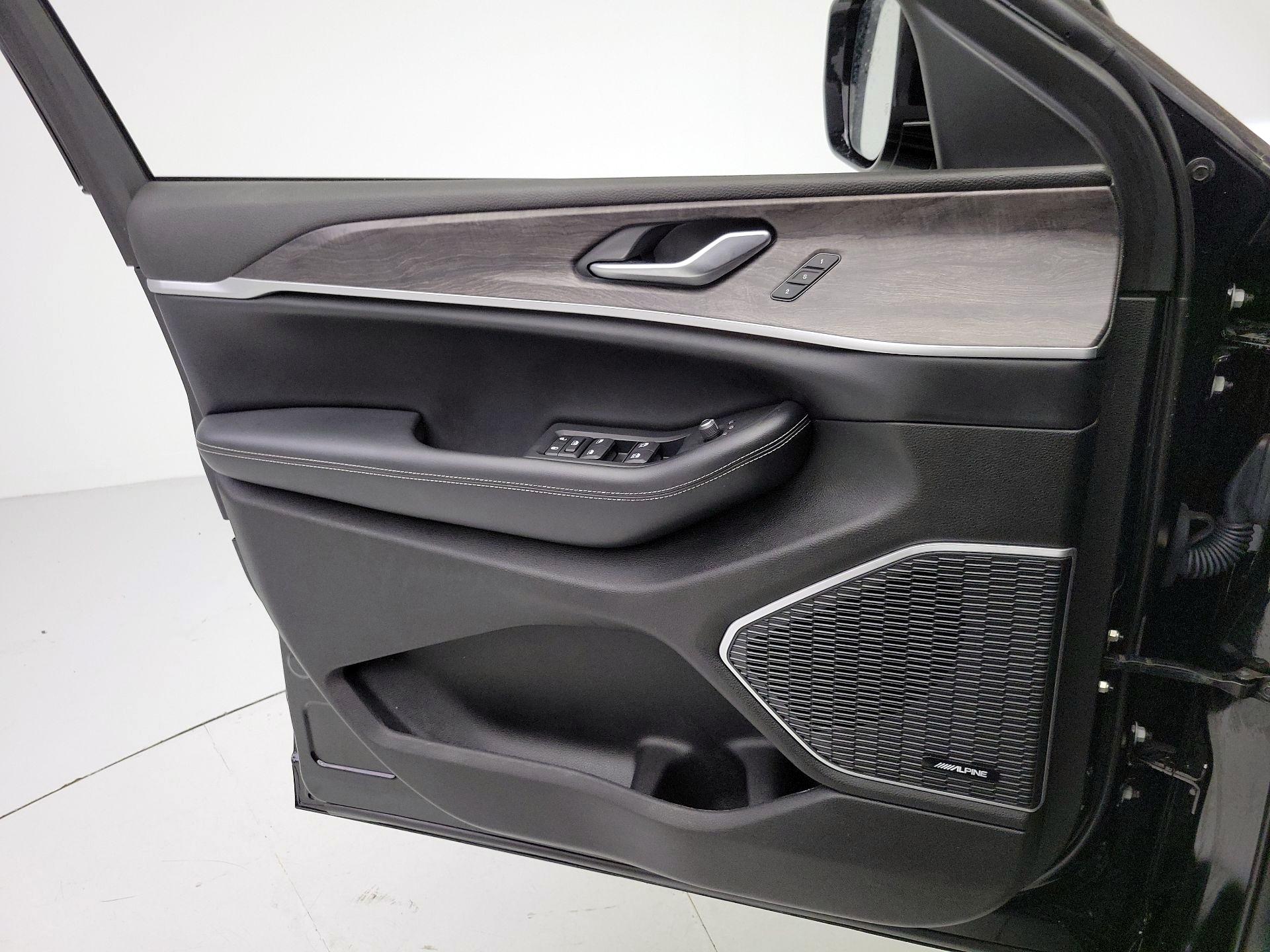 Thumbnail: 2023 Jeep Grand Cherokee - 12