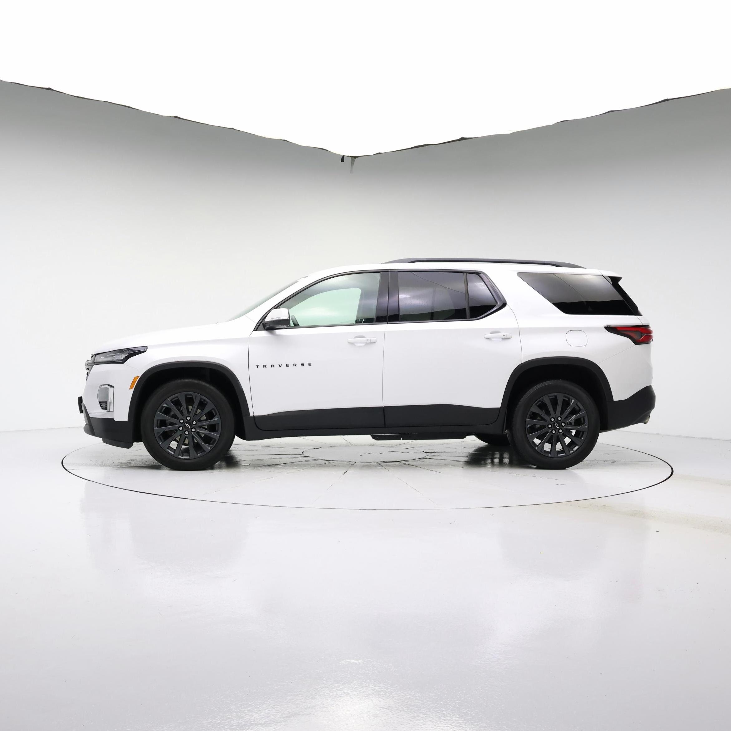 Thumbnail: 2023 Chevrolet Traverse - 3