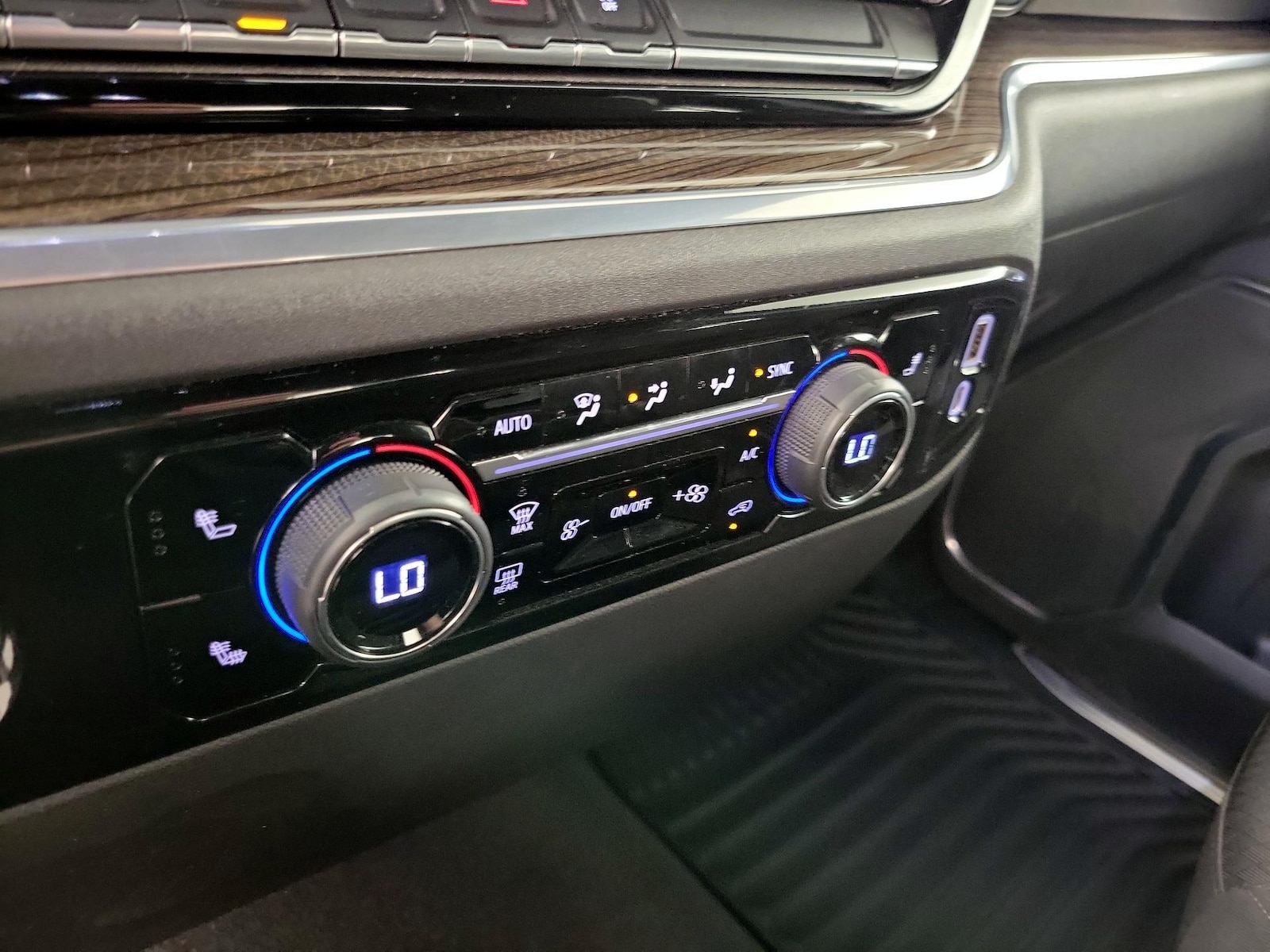 2022 Chevrolet Silverado 1500 LT - Photo 17