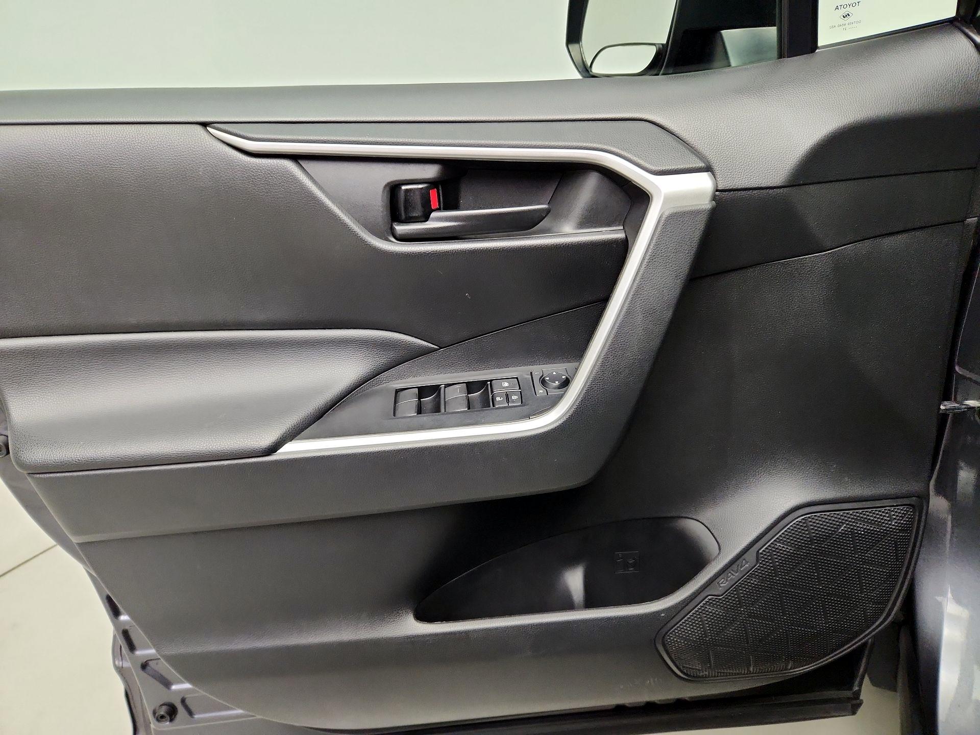 Thumbnail: 2021 Toyota RAV4 - 12