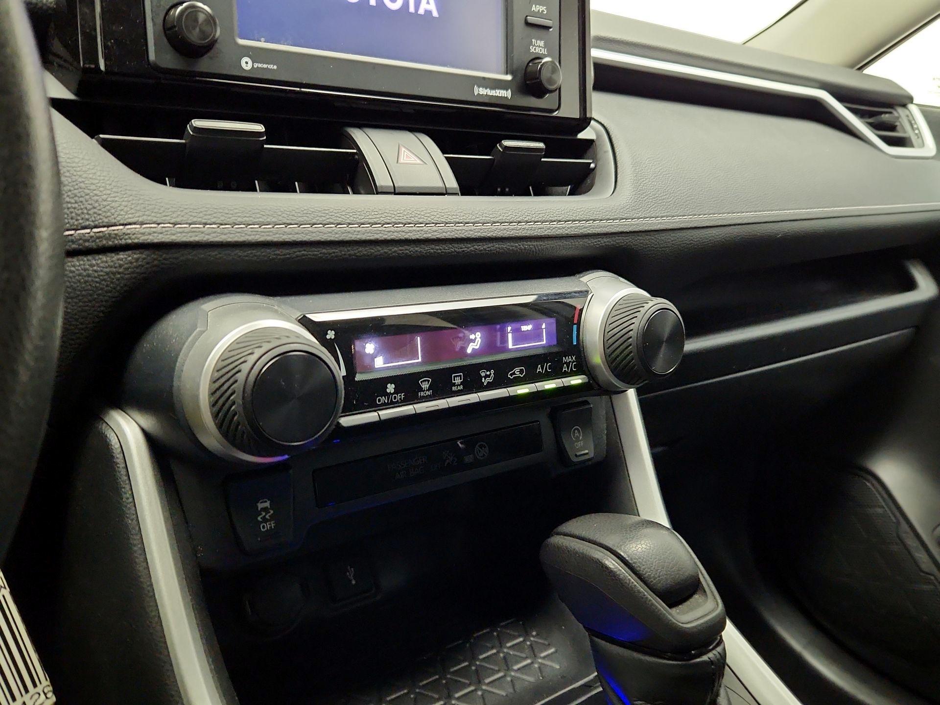 Thumbnail: 2021 Toyota RAV4 - 16