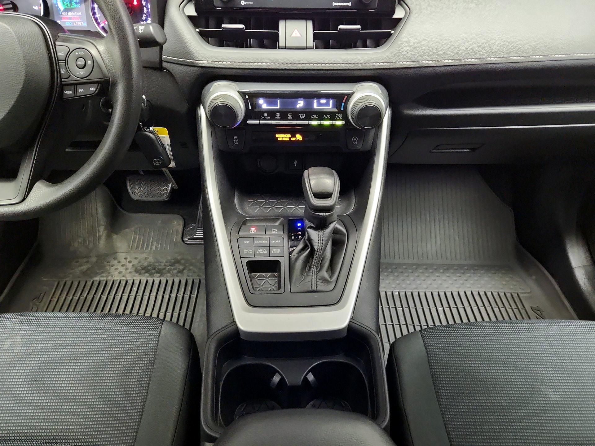 Thumbnail: 2021 Toyota RAV4 - 17