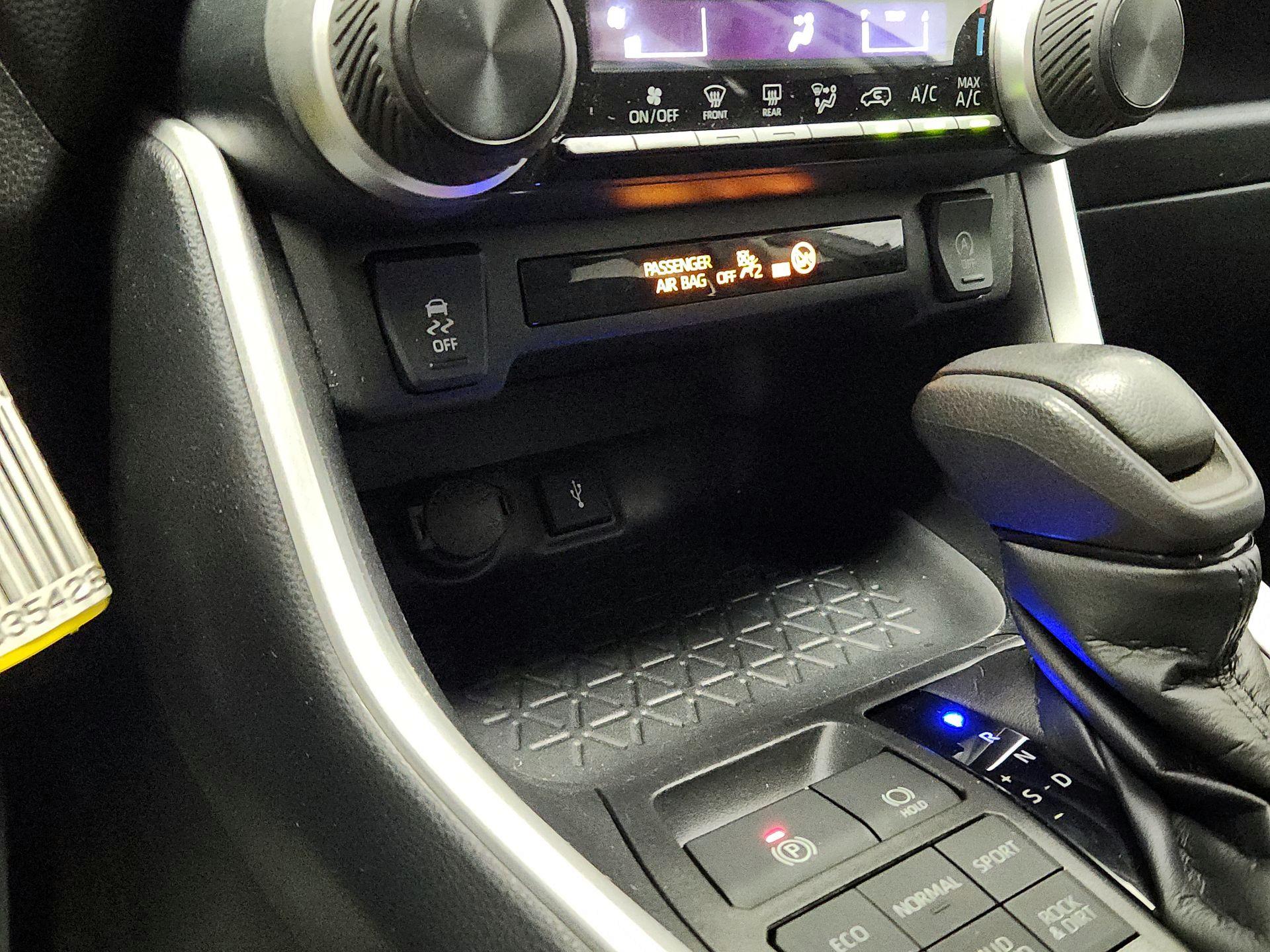 Thumbnail: 2021 Toyota RAV4 - 18