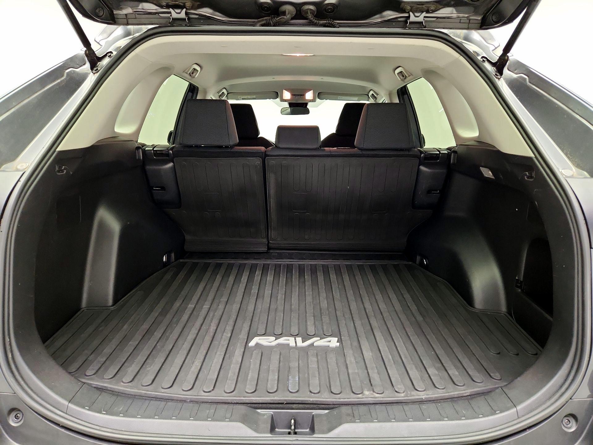 Thumbnail: 2021 Toyota RAV4 - 20