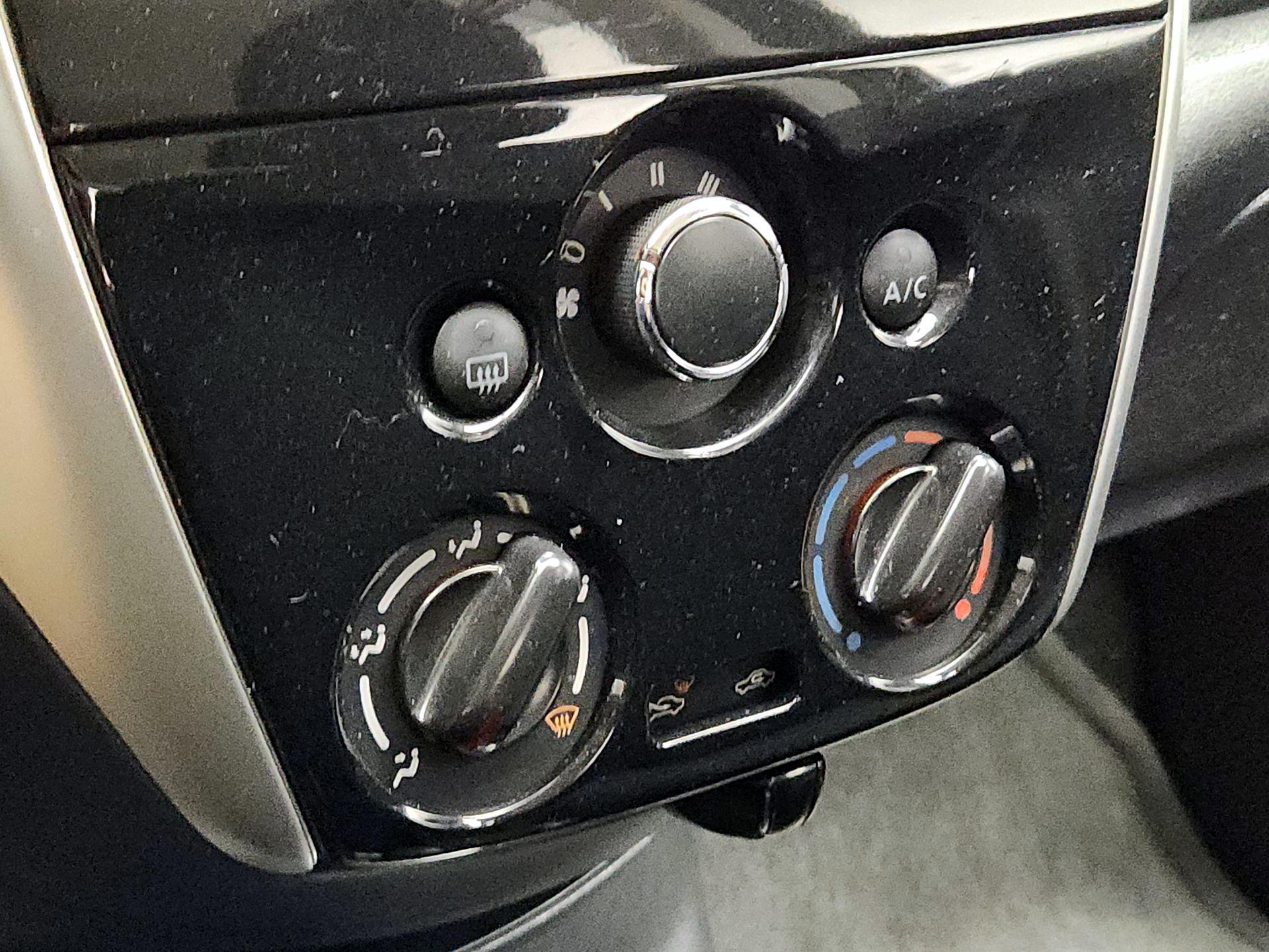 Thumbnail: 2015 Nissan Versa Note - 15