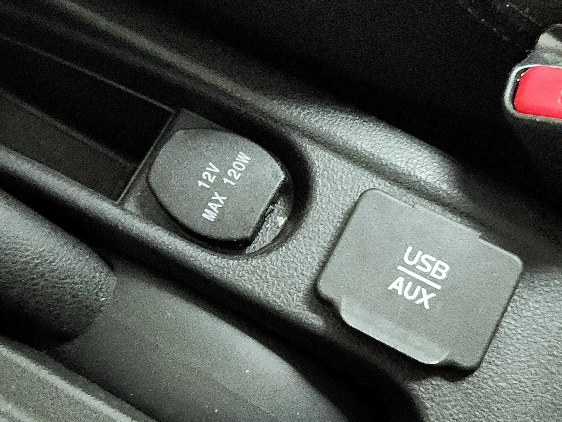 Thumbnail: 2015 Nissan Versa Note - 17