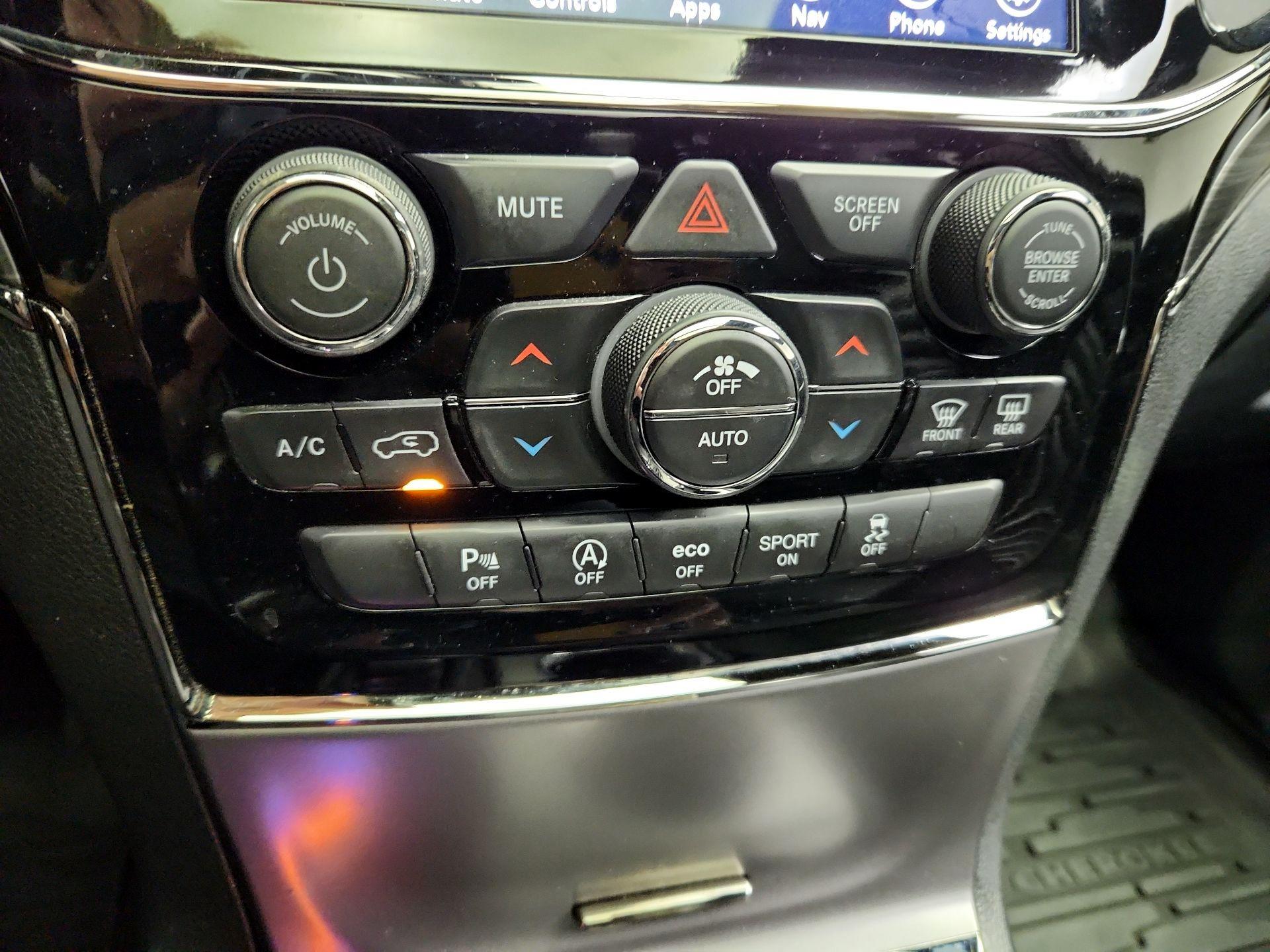 Thumbnail: 2019 Jeep Grand Cherokee - 17