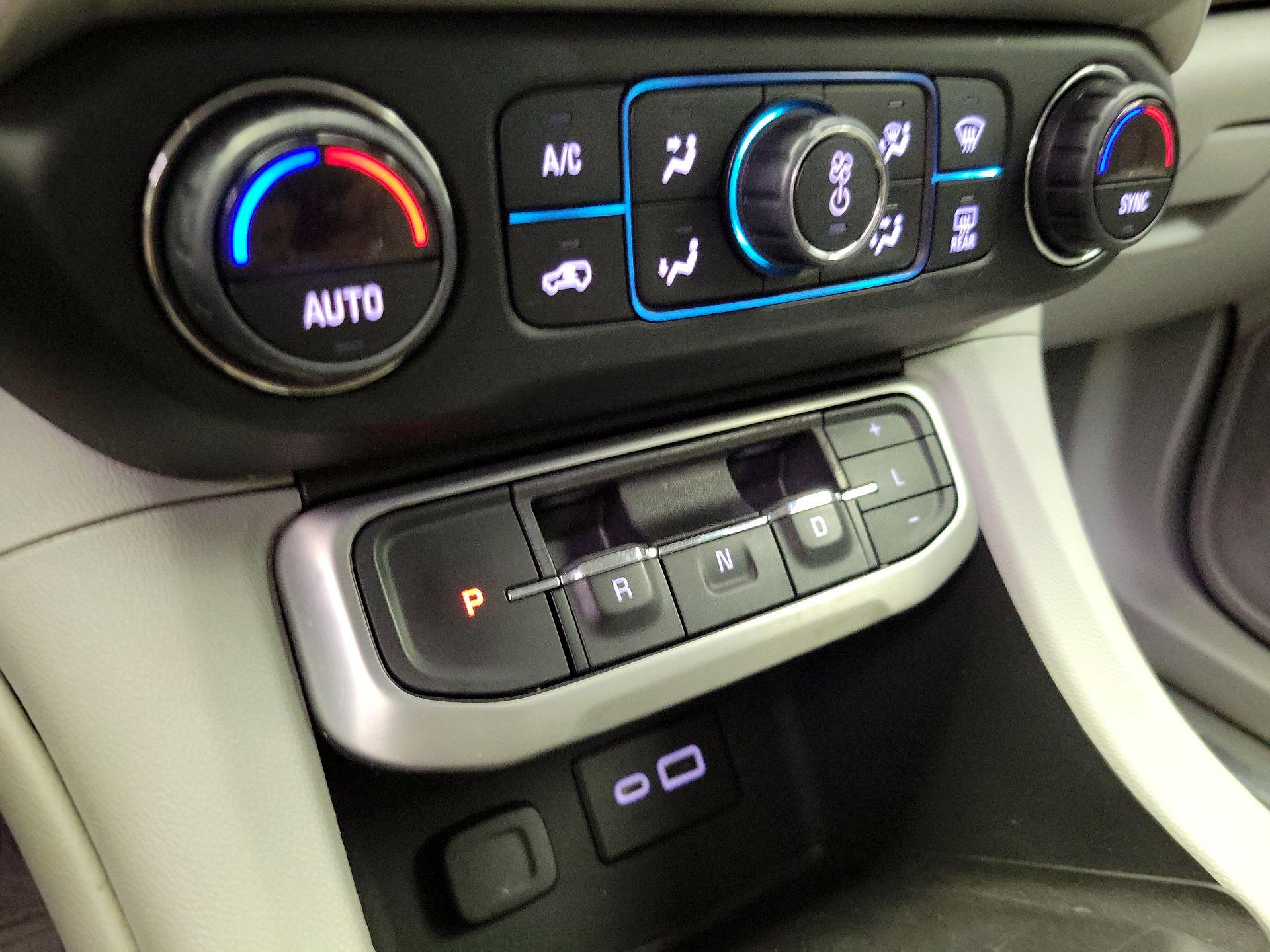 Thumbnail: 2022 GMC Acadia - 17