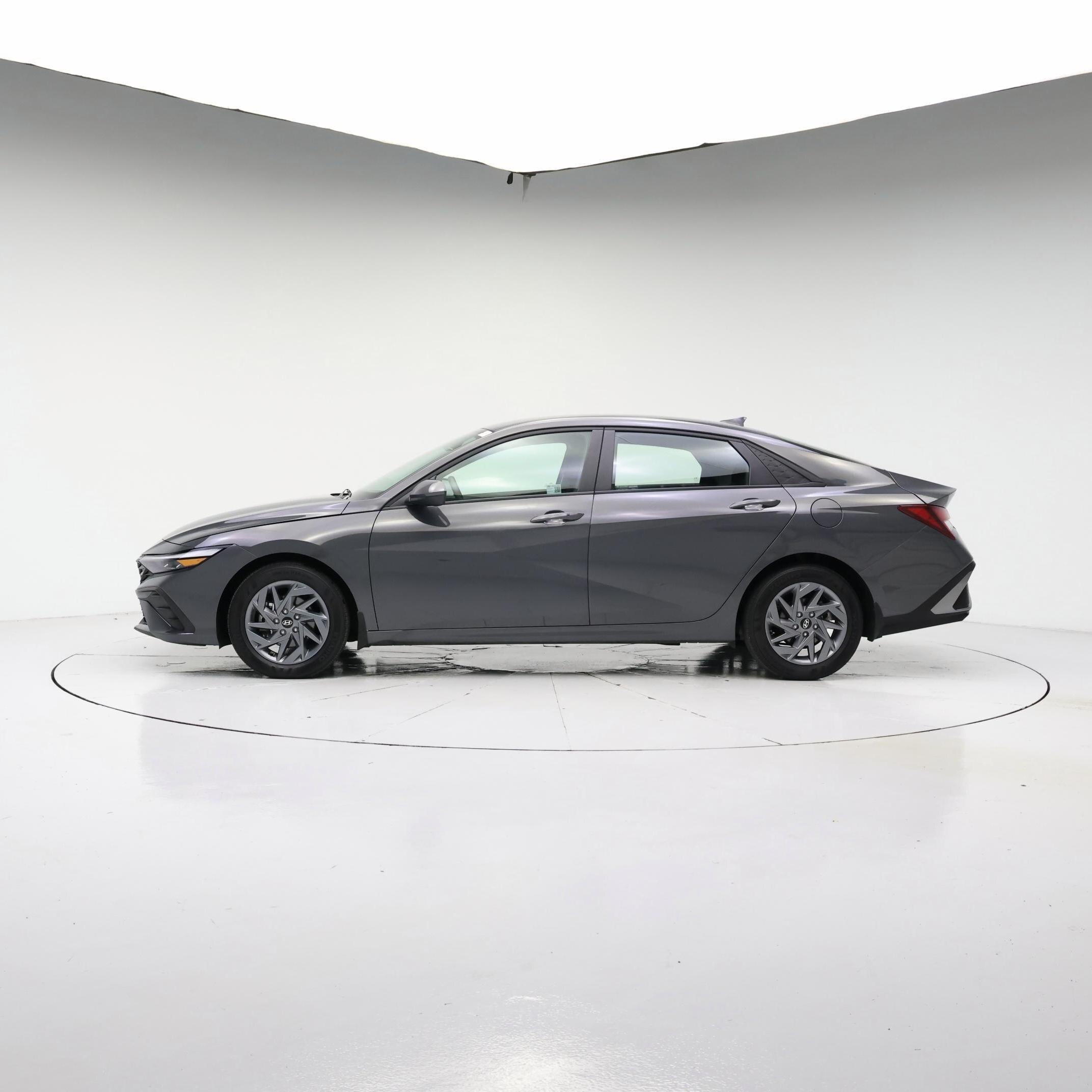 Thumbnail: 2024 Hyundai Elantra - 3