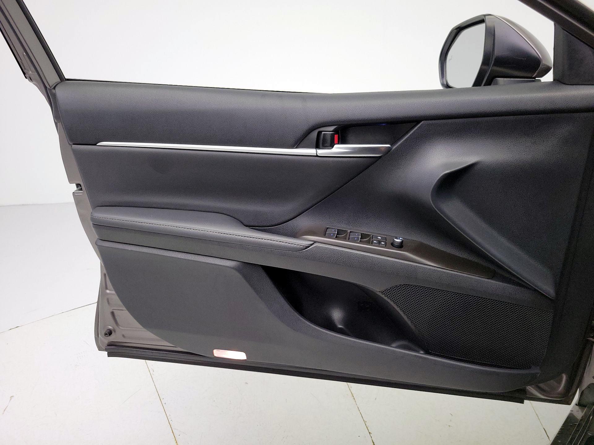 Thumbnail: 2022 Toyota Camry - 12
