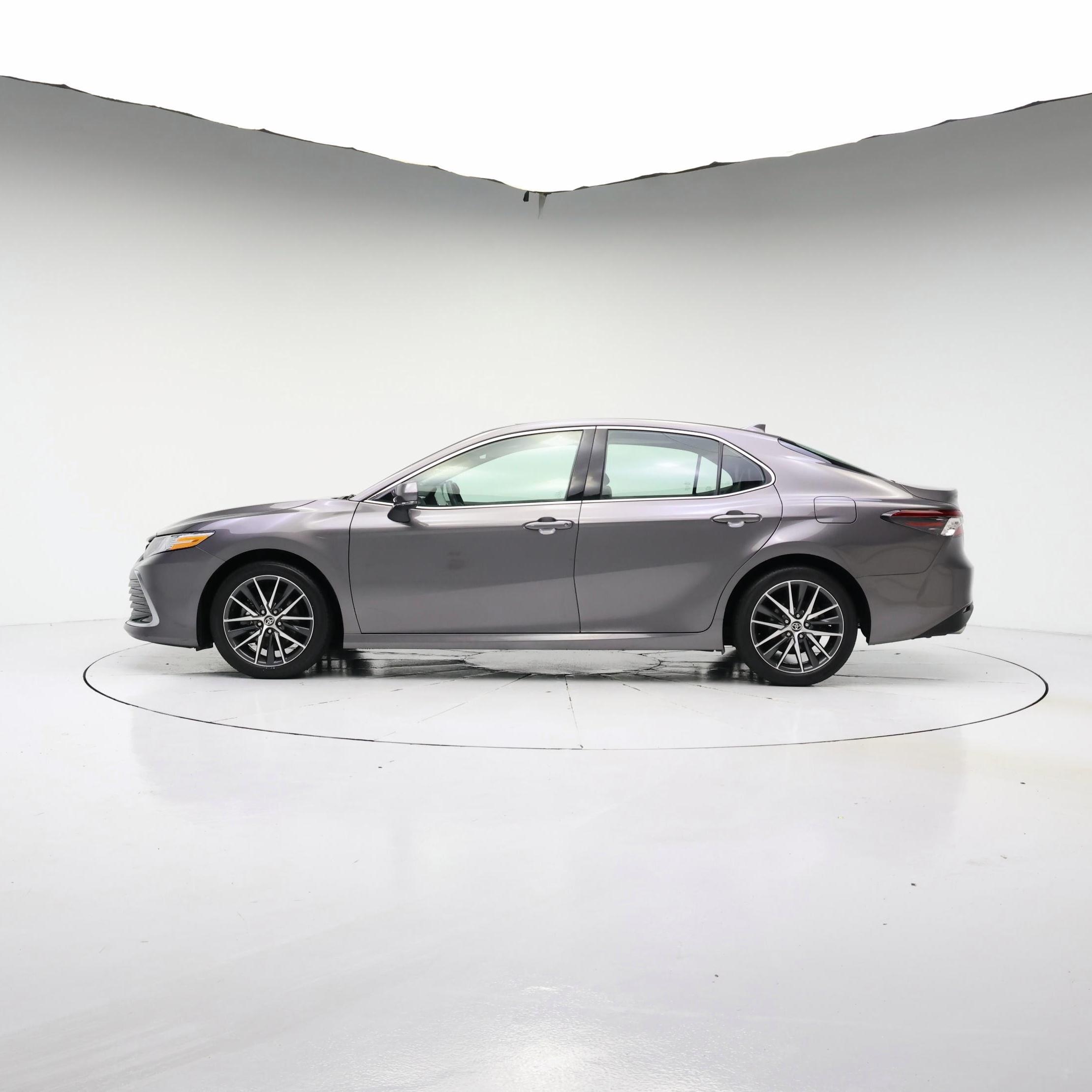 Thumbnail: 2022 Toyota Camry - 3