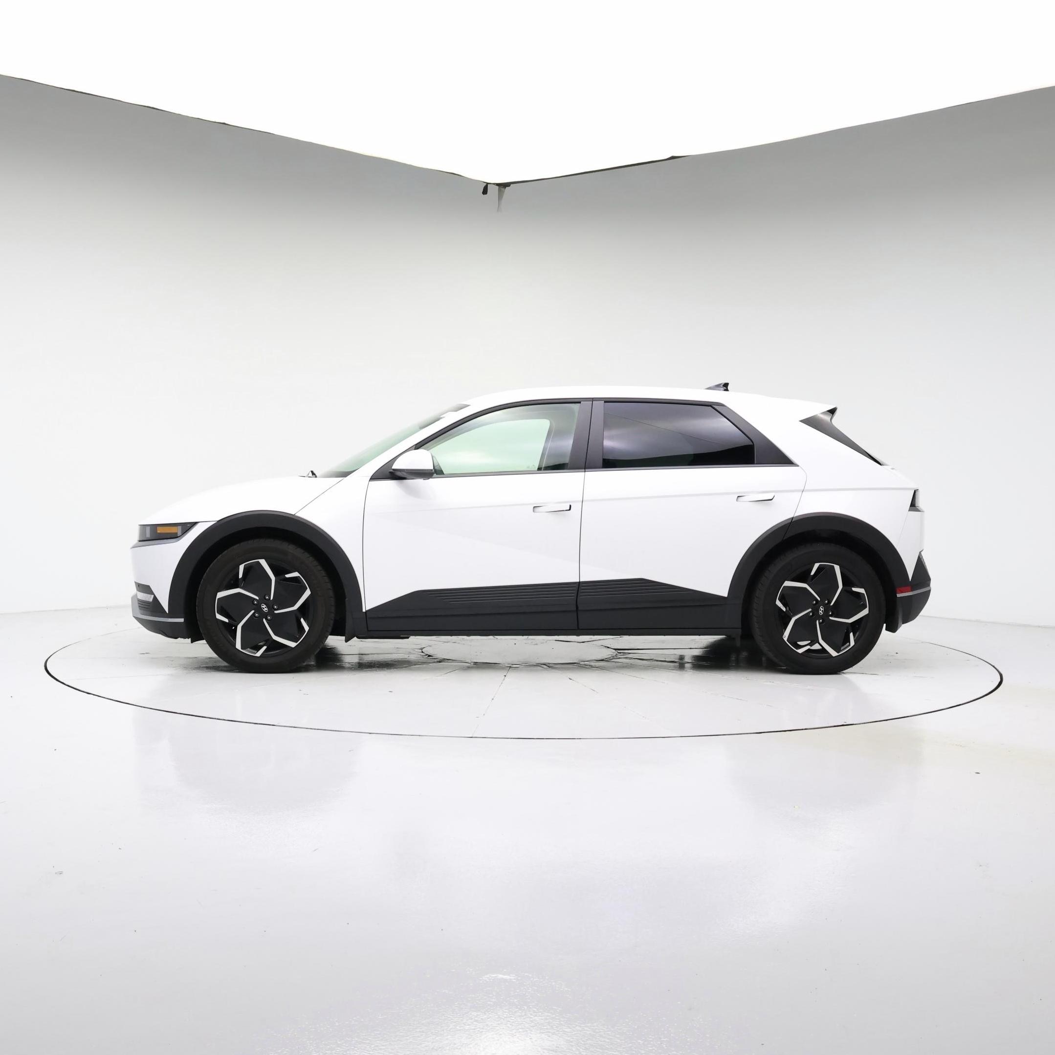 Thumbnail: 2024 Hyundai Ioniq 5 - 3