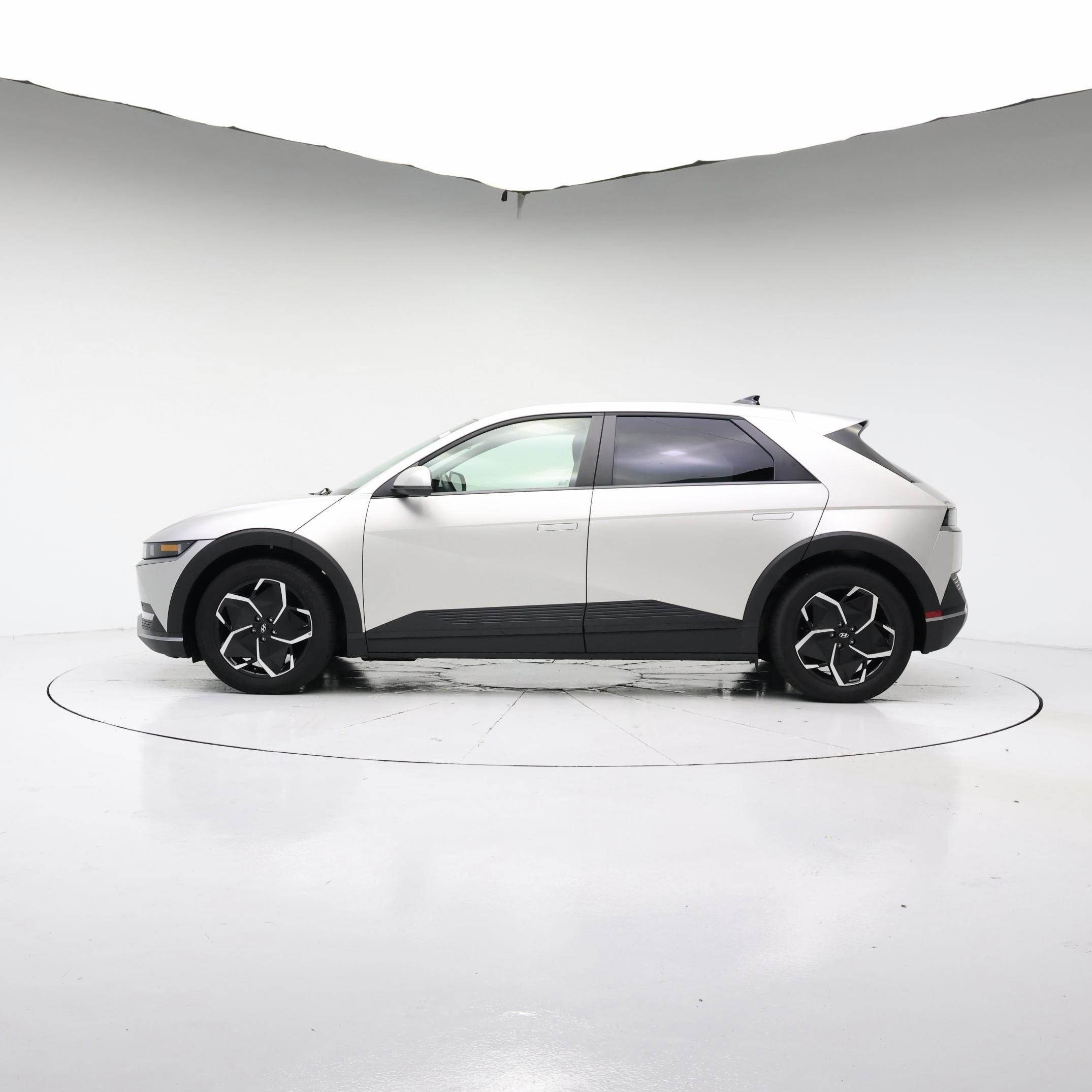 Thumbnail: 2024 Hyundai Ioniq 5 - 3
