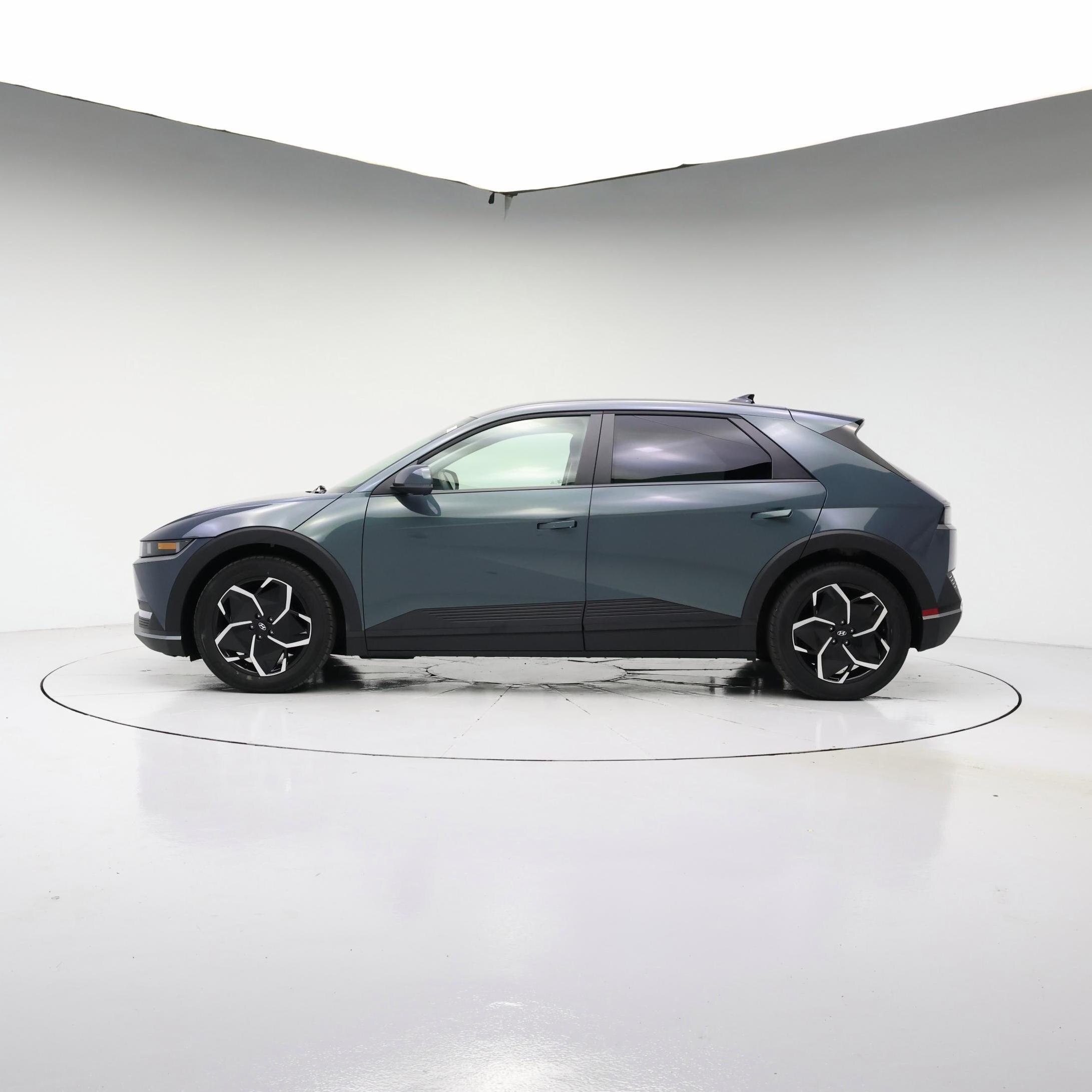 Thumbnail: 2024 Hyundai Ioniq 5 - 3