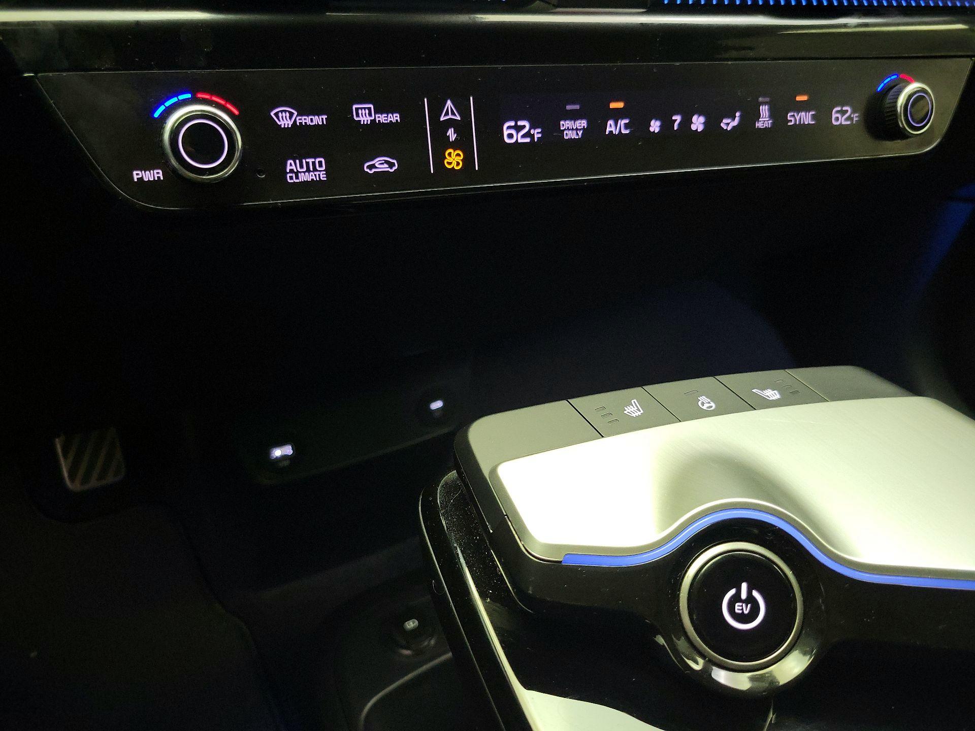 Thumbnail: 2023 Kia EV6 - 17