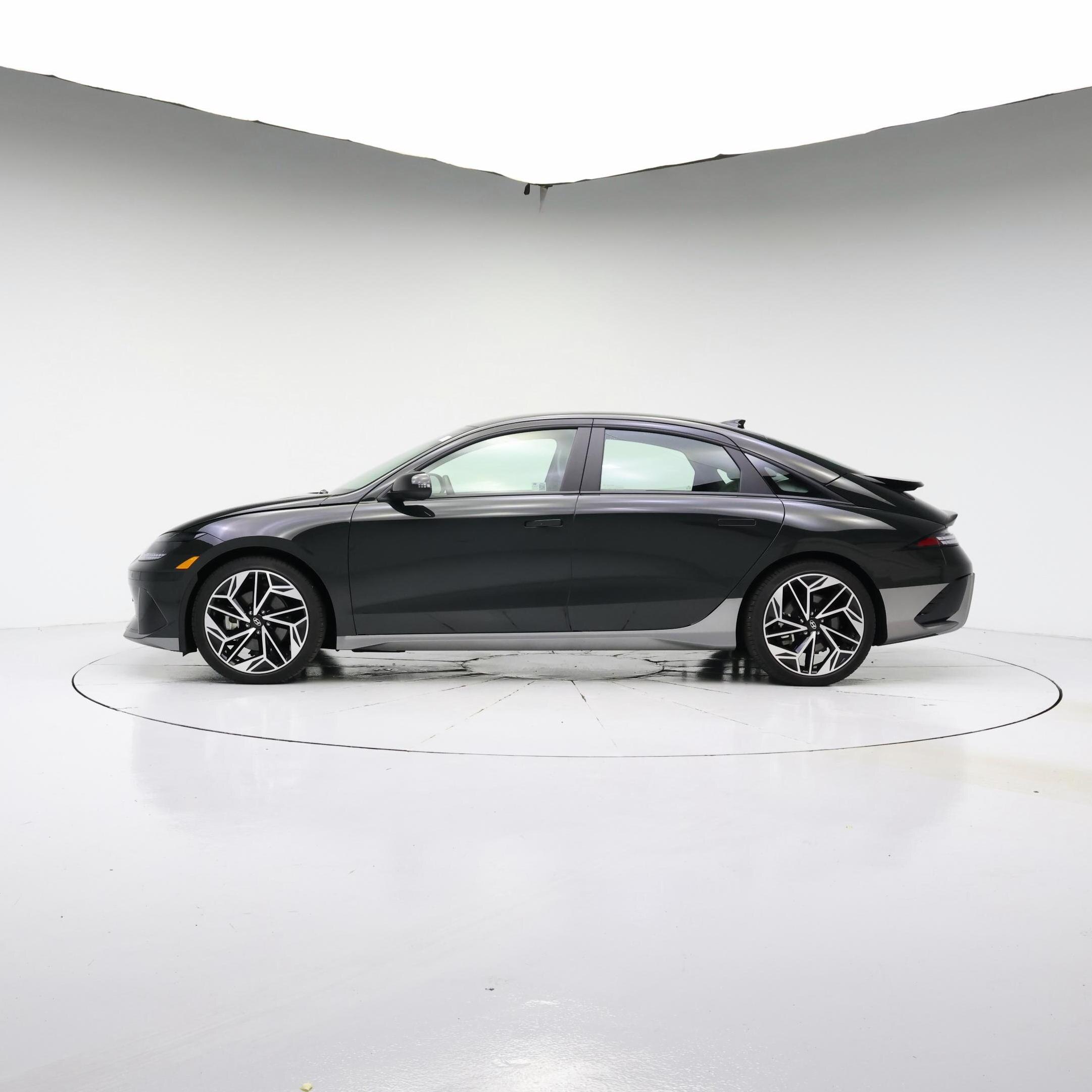 Thumbnail: 2024 Hyundai Ioniq 6 - 3
