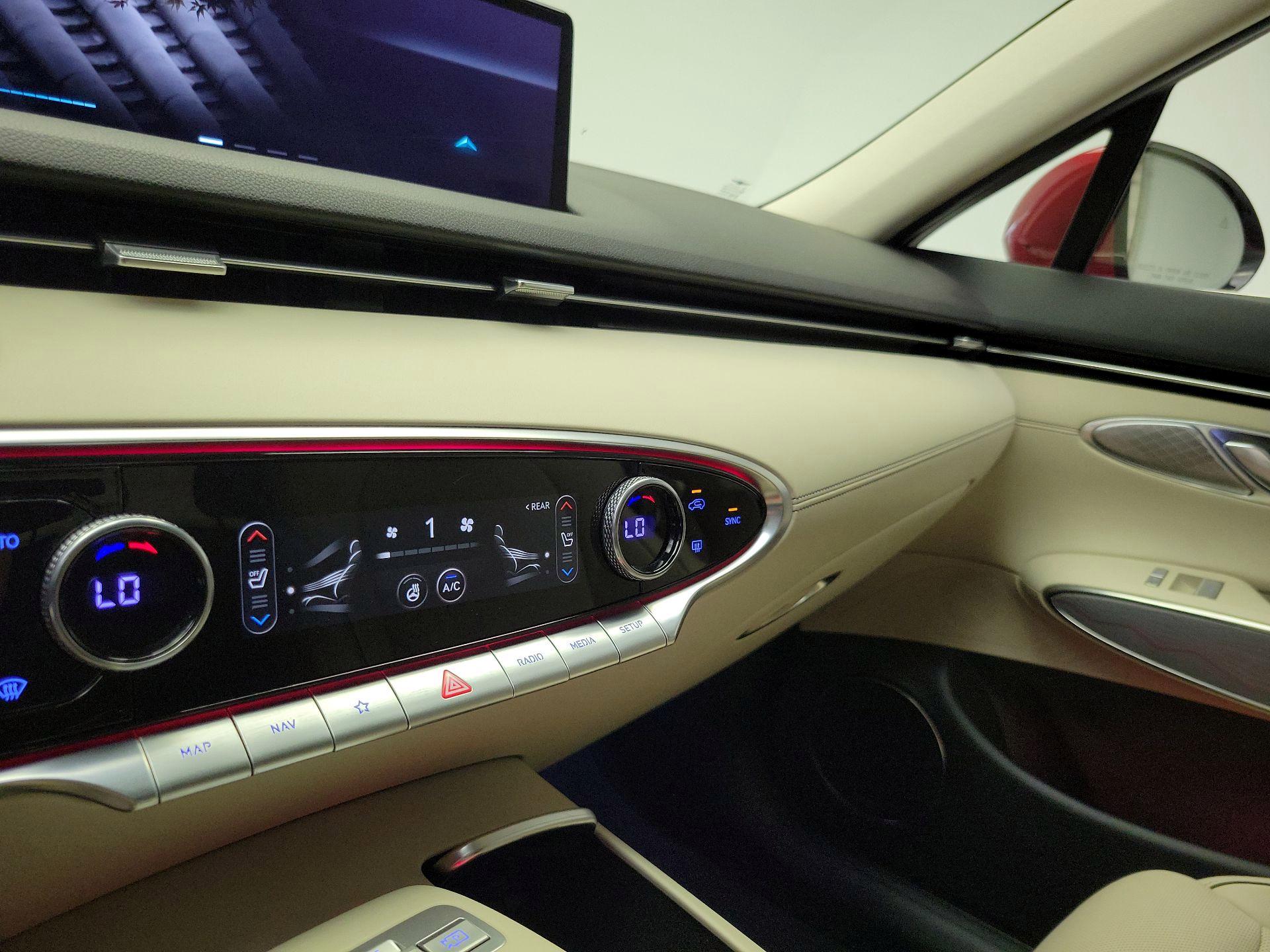 Thumbnail: 2023 Genesis GV70 - 17